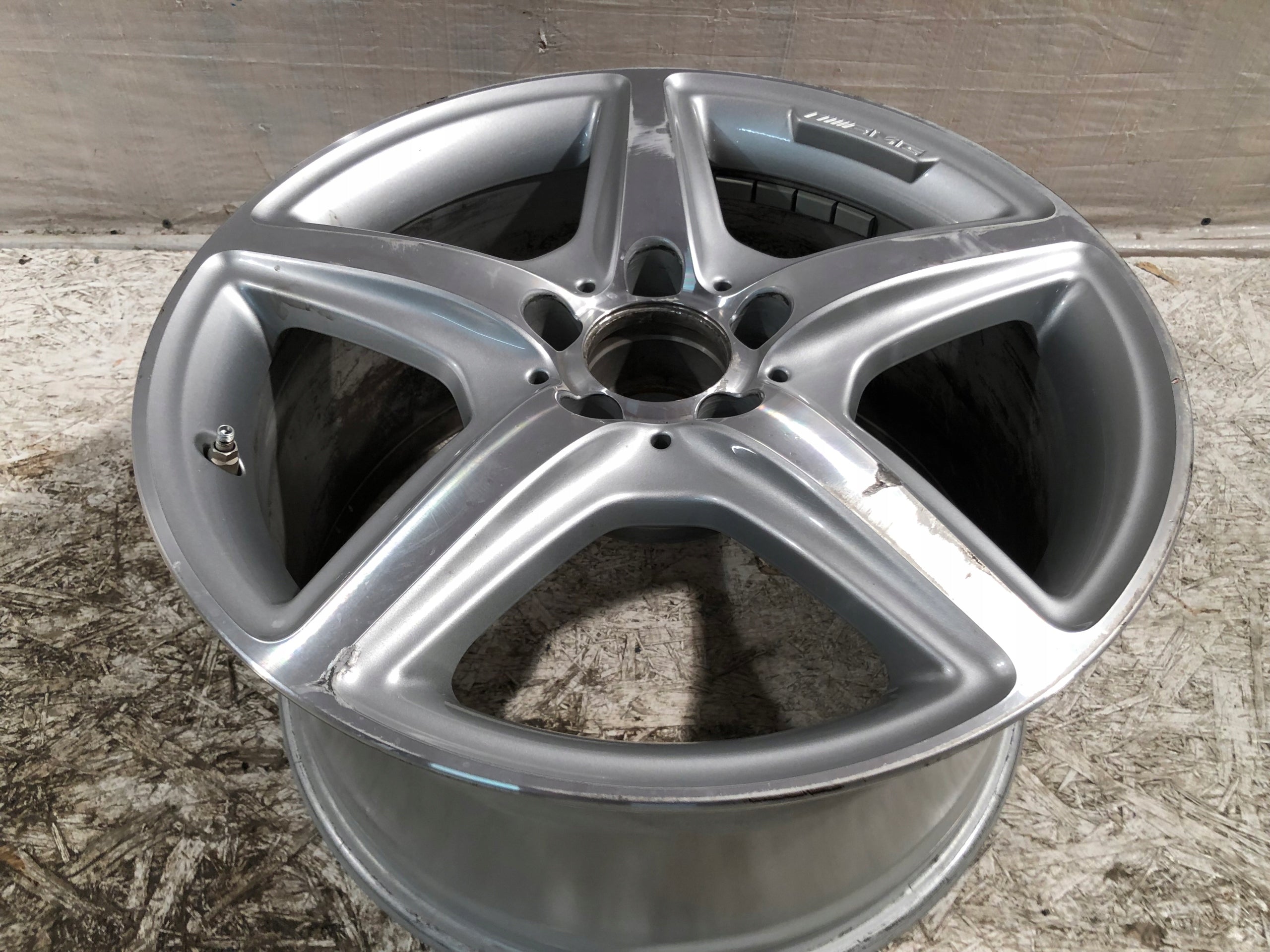 1x Alu Felge Mercedes-Benz W218 Aluminum rim 18 Zoll 9.5J 5x112 48ET