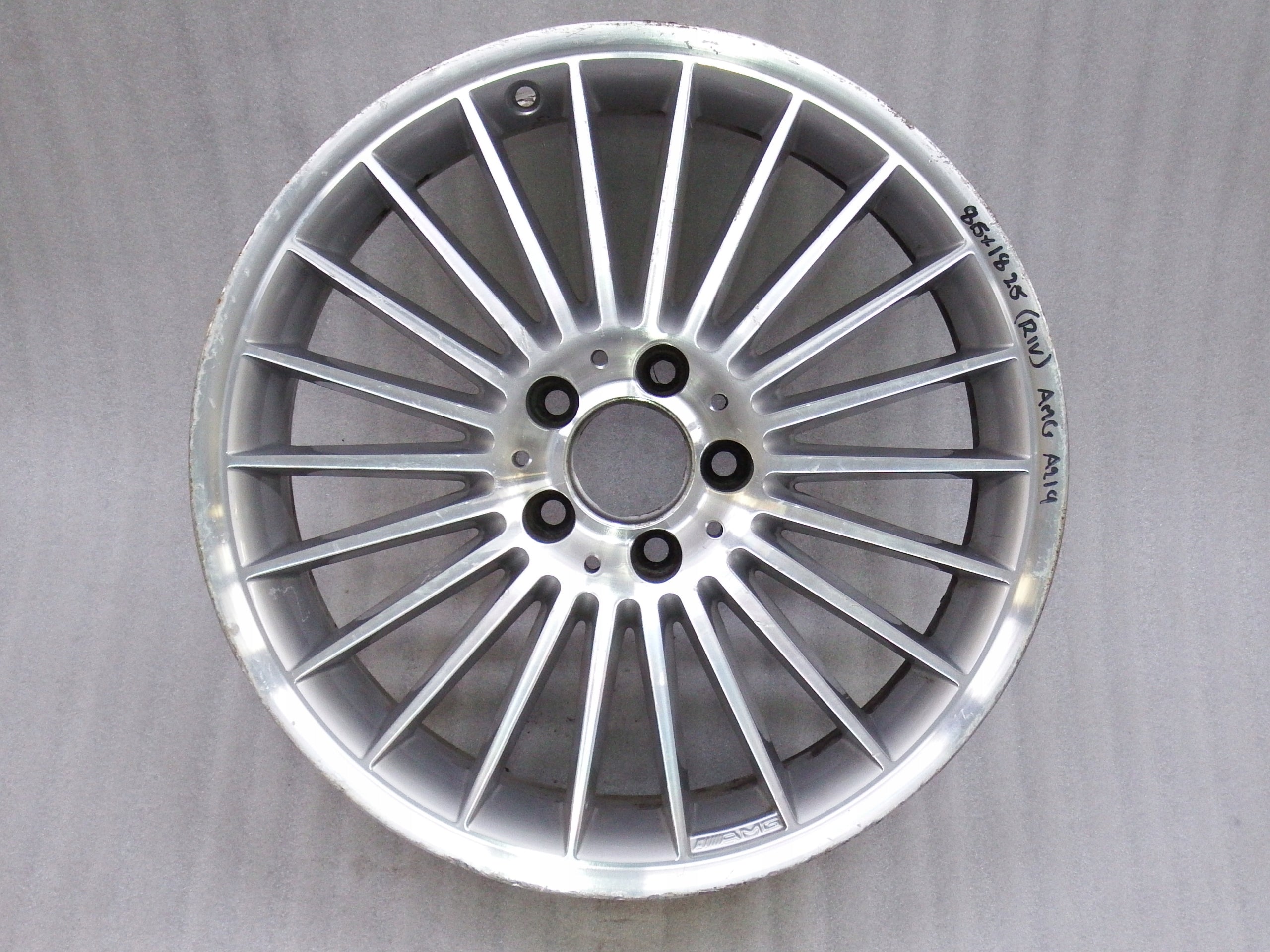 1x Alu Felge Mercedes-Benz W219 Aluminum rim 18 Zoll 8.5J 5x112 25ET