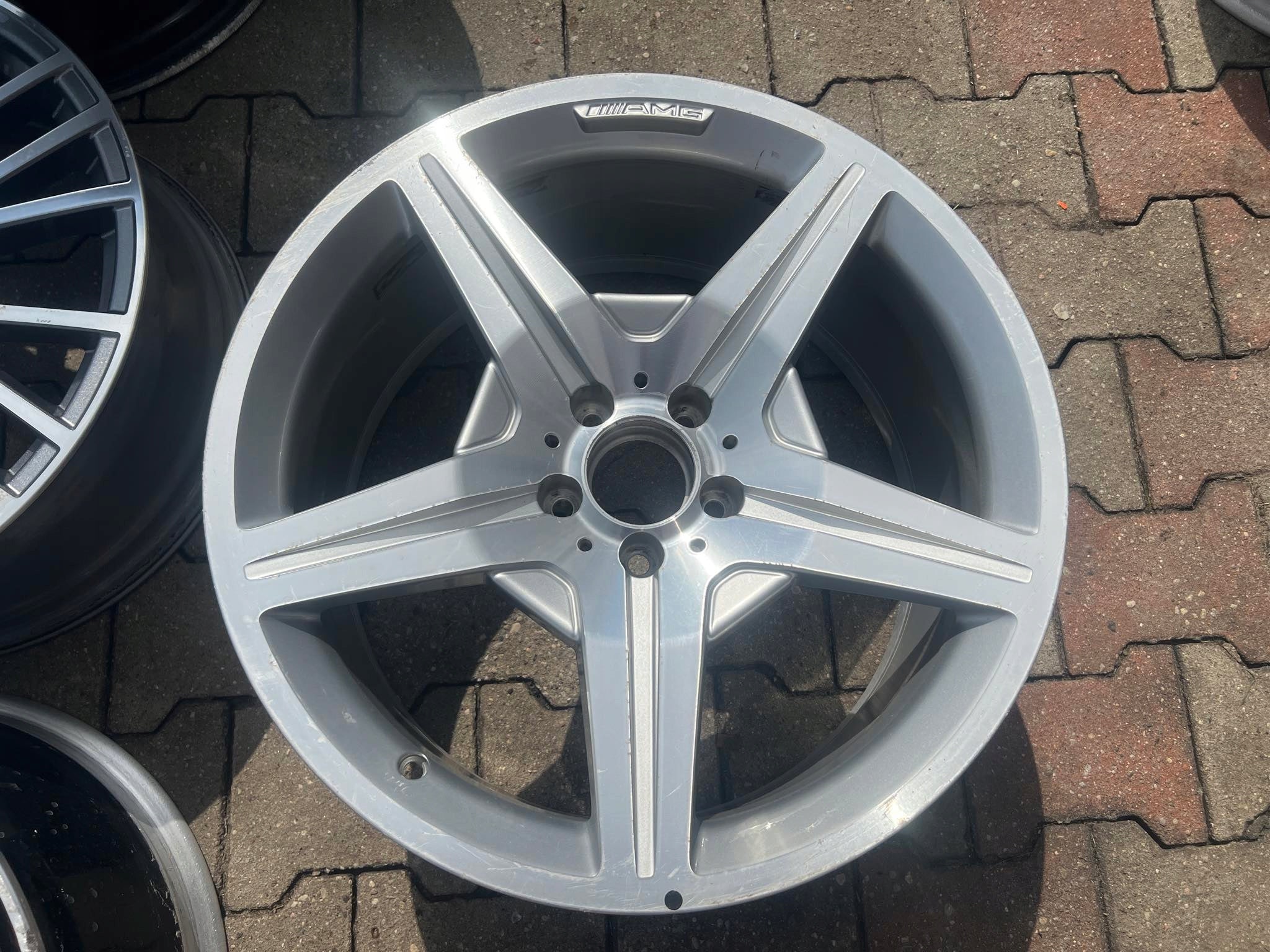 1x Alu Felge Mercedes-Benz W219 Aluminum rim 19 Zoll 9.5J 5x112 28ET A2194013302