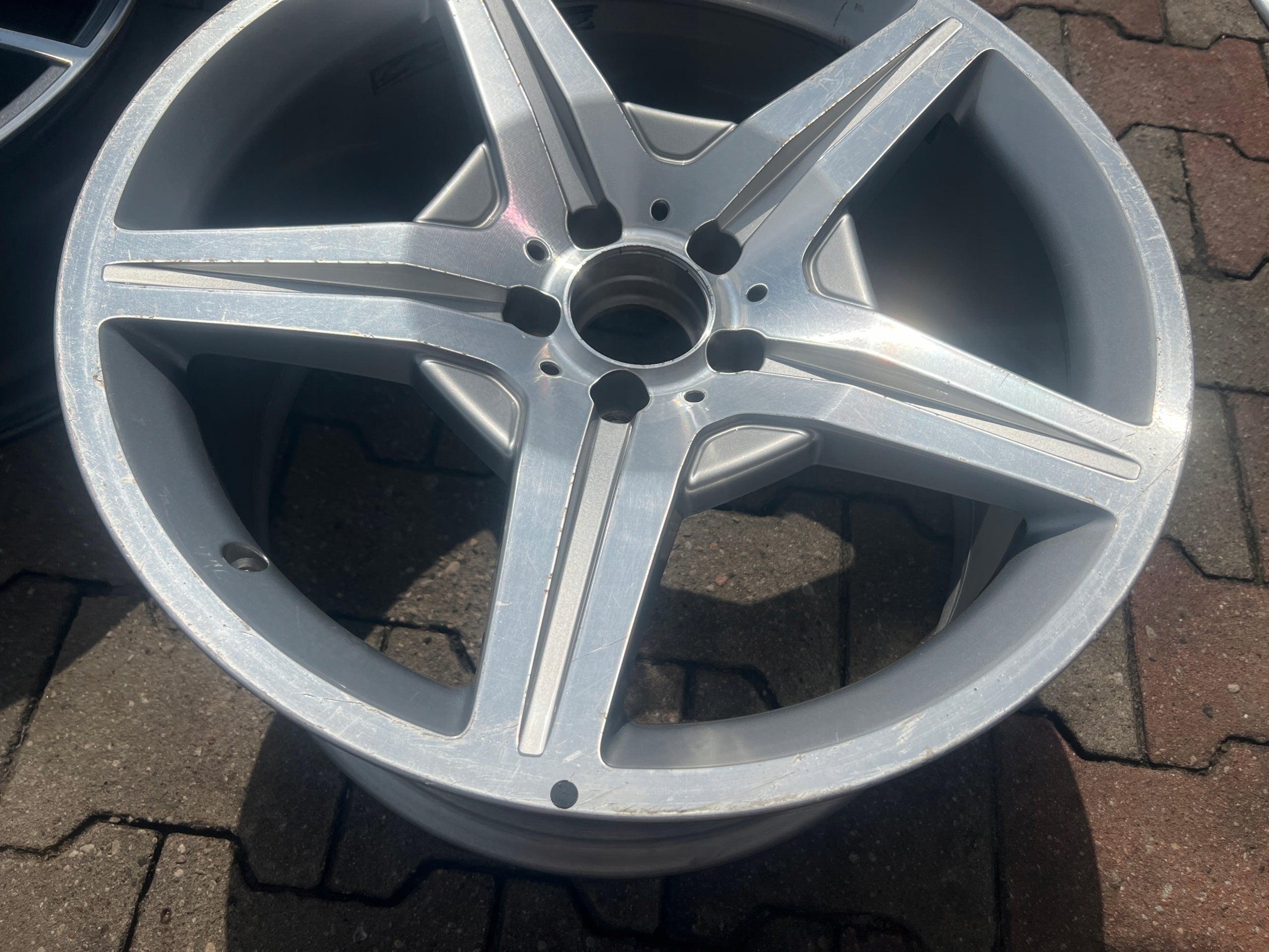 1x Alu Felge Mercedes-Benz W219 Aluminum rim 19 Zoll 9.5J 5x112 28ET A2194013302