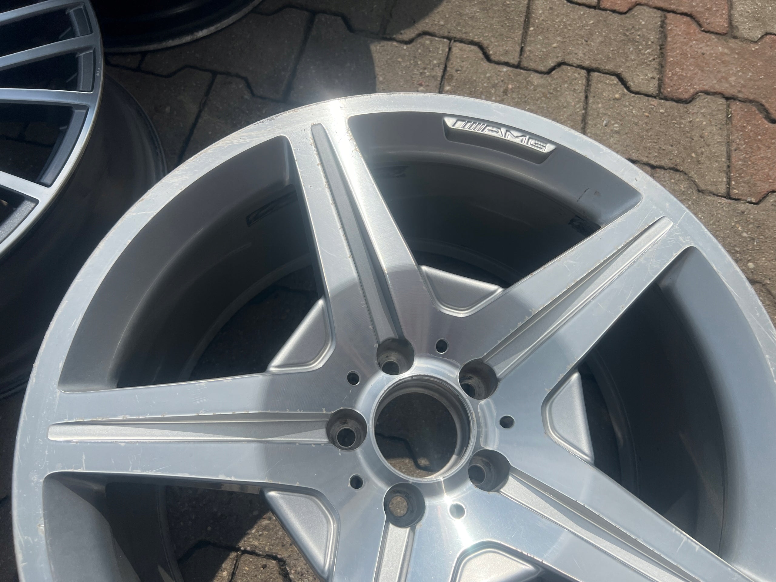 1x Alu Felge Mercedes-Benz W219 Aluminum rim 19 Zoll 9.5J 5x112 28ET A2194013302