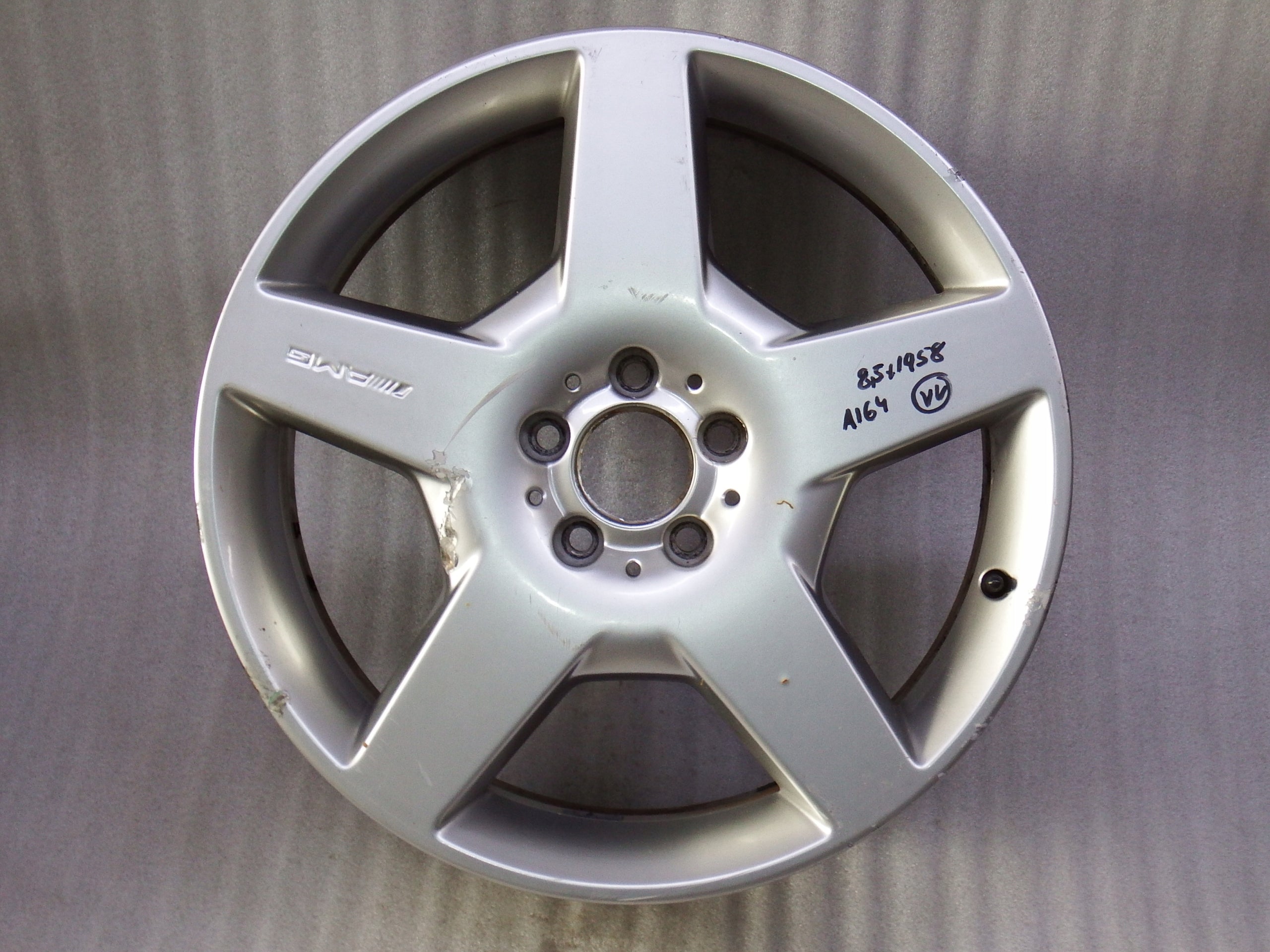 1x Alu Felge Mercedes-Benz W164 Aluminum rim 19 Zoll 8.5J 5x112 58ET