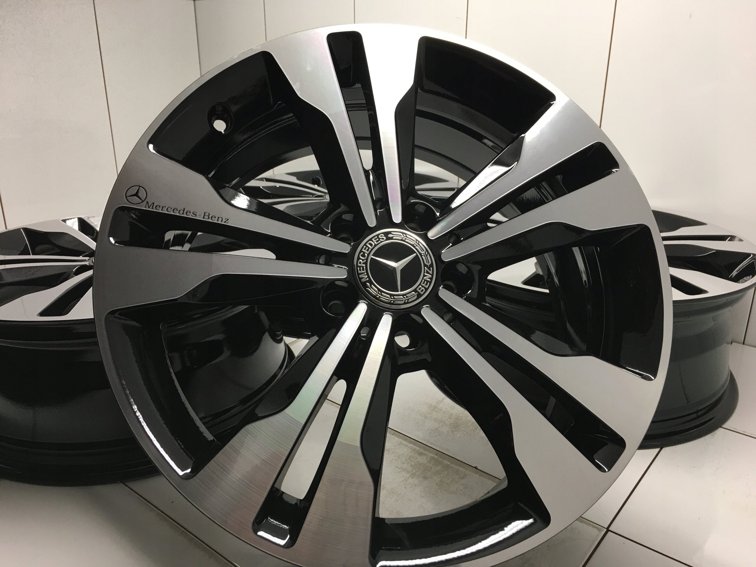 Alu Felge Mercedes-Benz W118 Aluminum rim 18 Zoll 7.5J 5x112