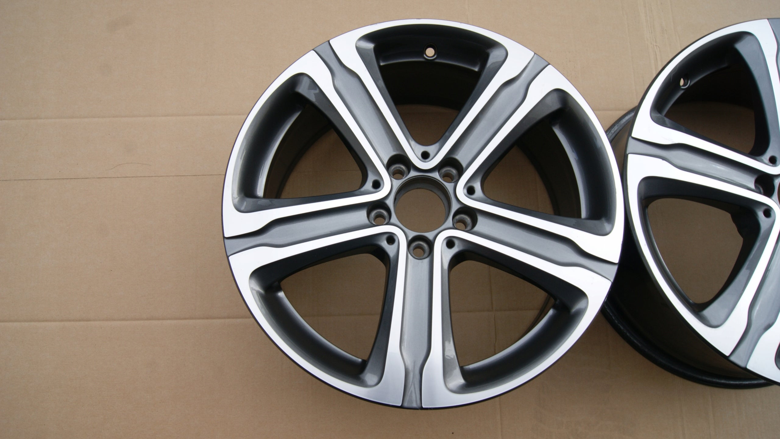 1x Alu Felge Mercedes-Benz W253 Aluminum rim 18 Zoll 8.0J 5x112 38ET A2534010700