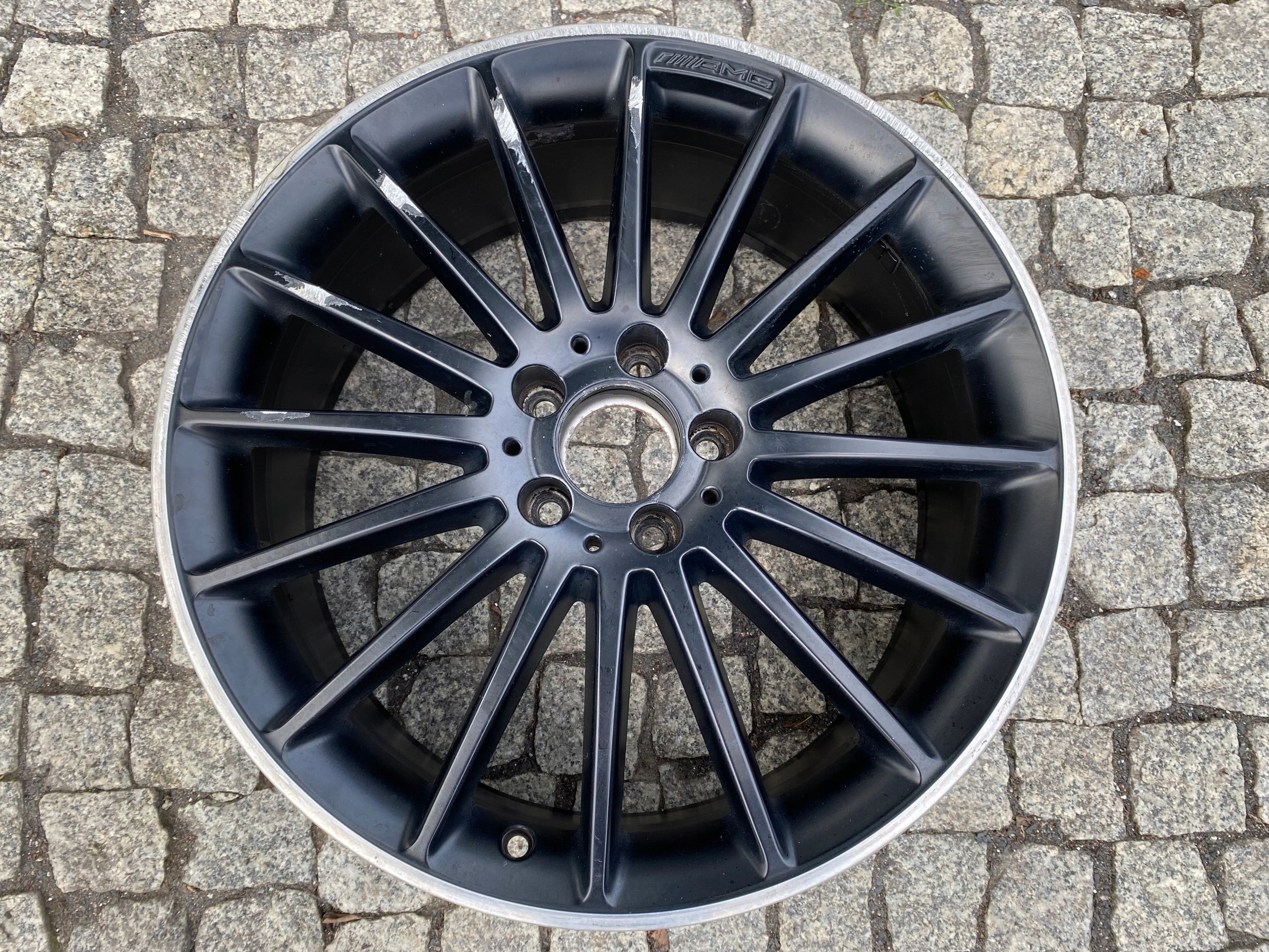 1x Alu Felge Mercedes-Benz W204 Aluminum rim 19 Zoll 8.0J 5x112 48ET A1764010502