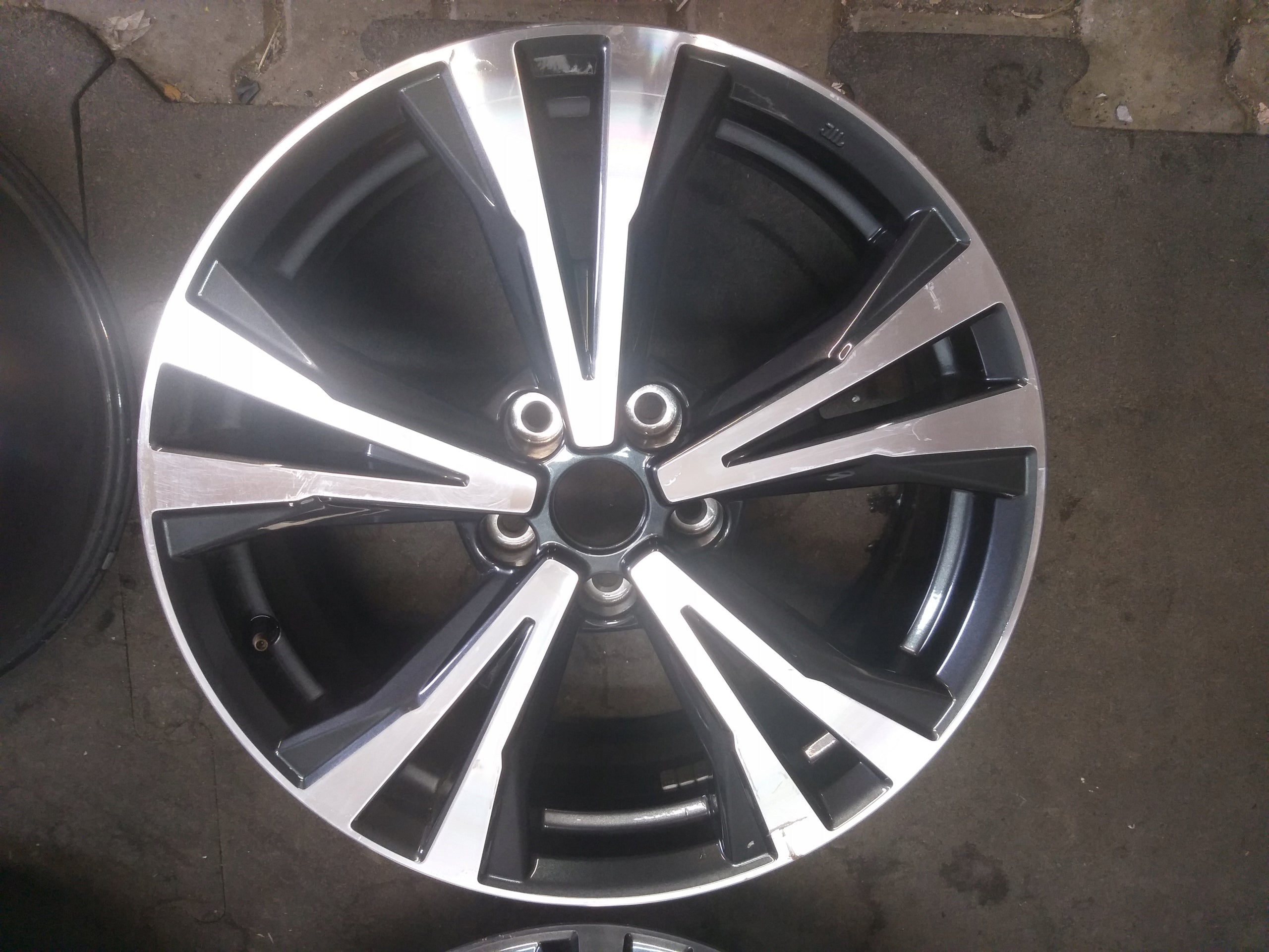 Alu Felge Nissan Sunny Aluminum rim 18 Zoll 7.0J 5x114.3 40ET