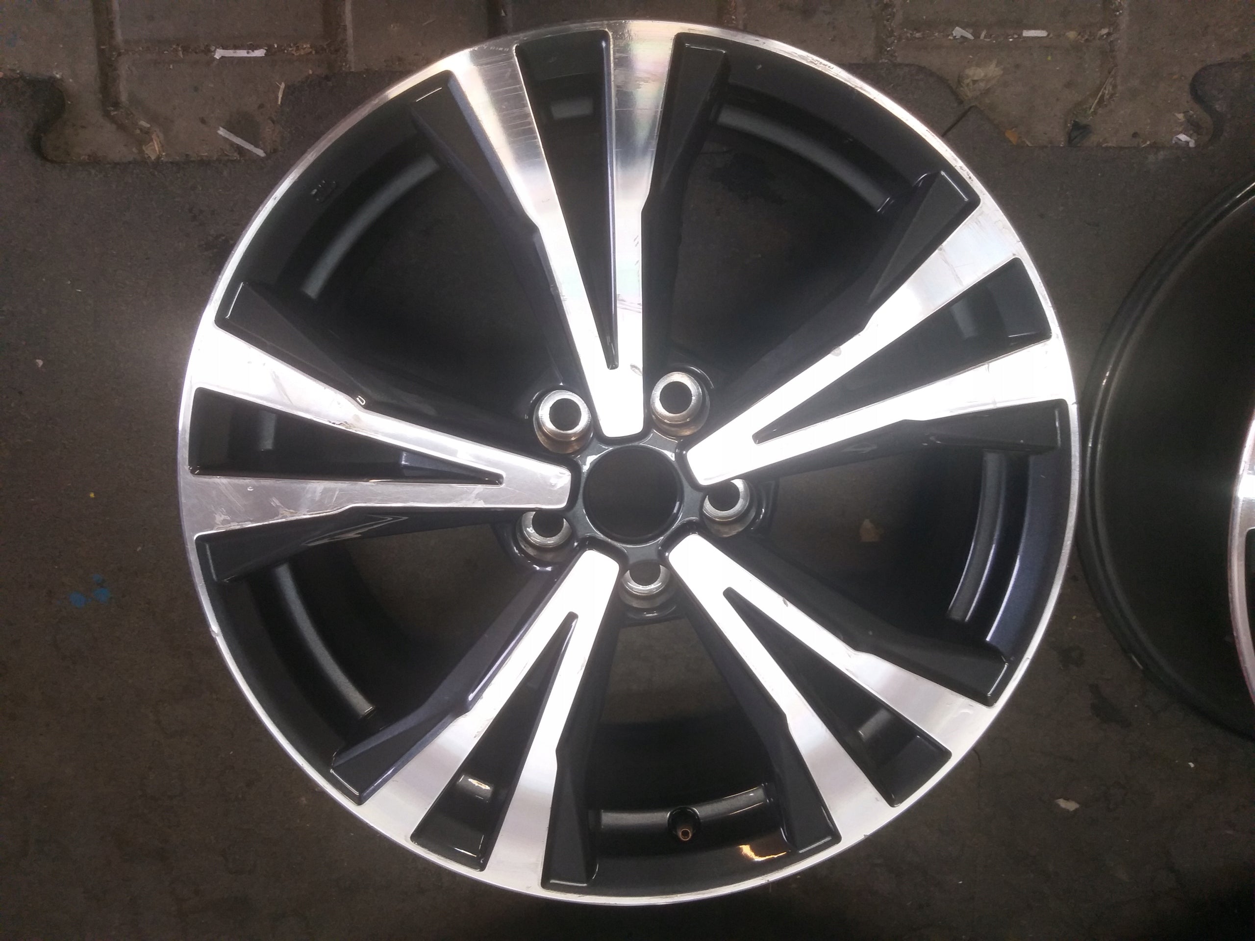 Alu Felge Nissan Sunny Aluminum rim 18 Zoll 7.0J 5x114.3 40ET