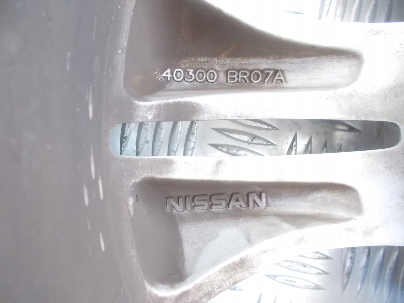 1x Alu Felge Nissan Qashqai Aluminum rim 17 Zoll 6.5J 5x114.3 40ET 40300BR07A