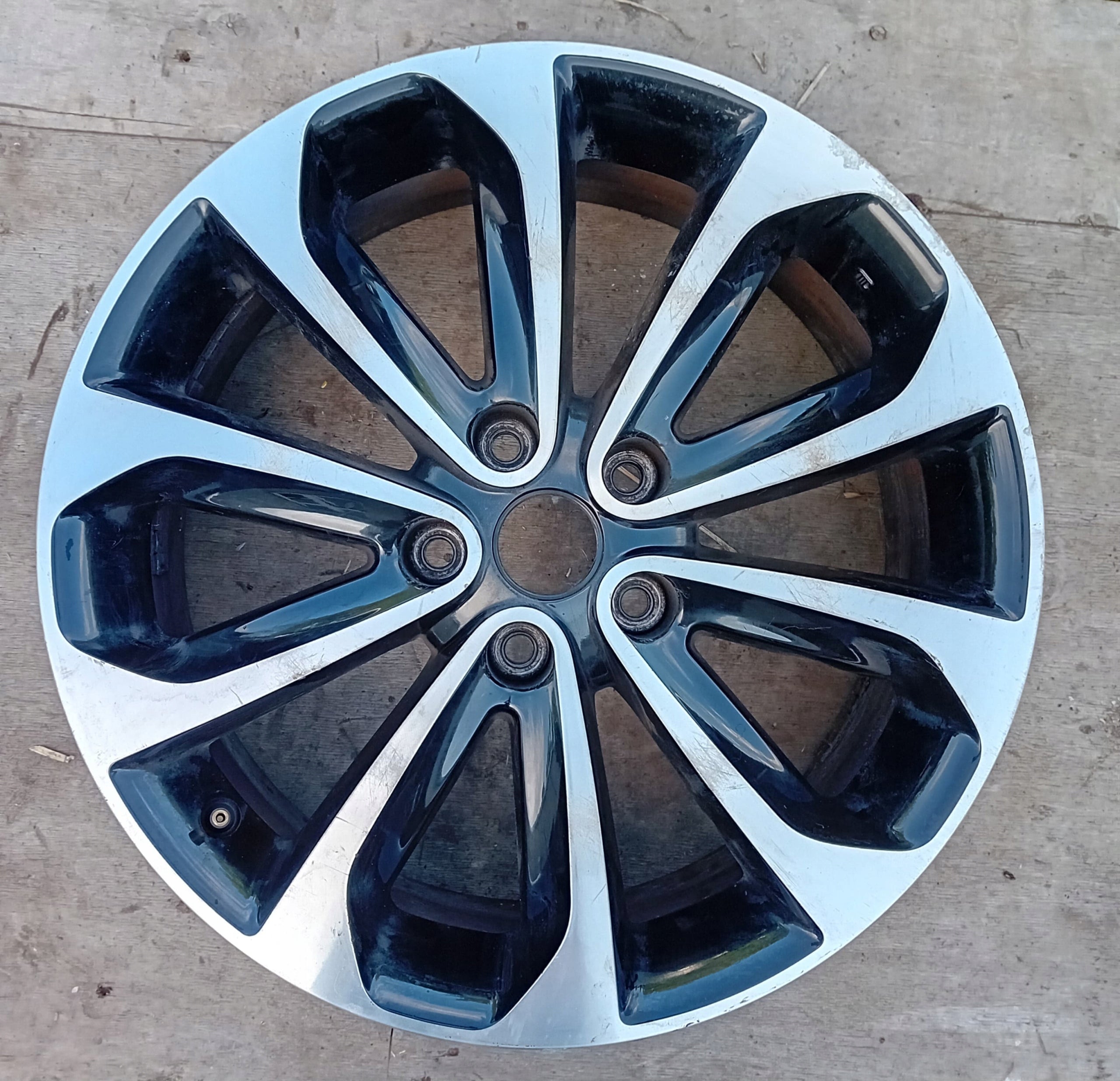 1x Alu Felge Nissan Juke Qashqai Aluminum rim 18 Zoll 6.5J 5x114.3 40ET