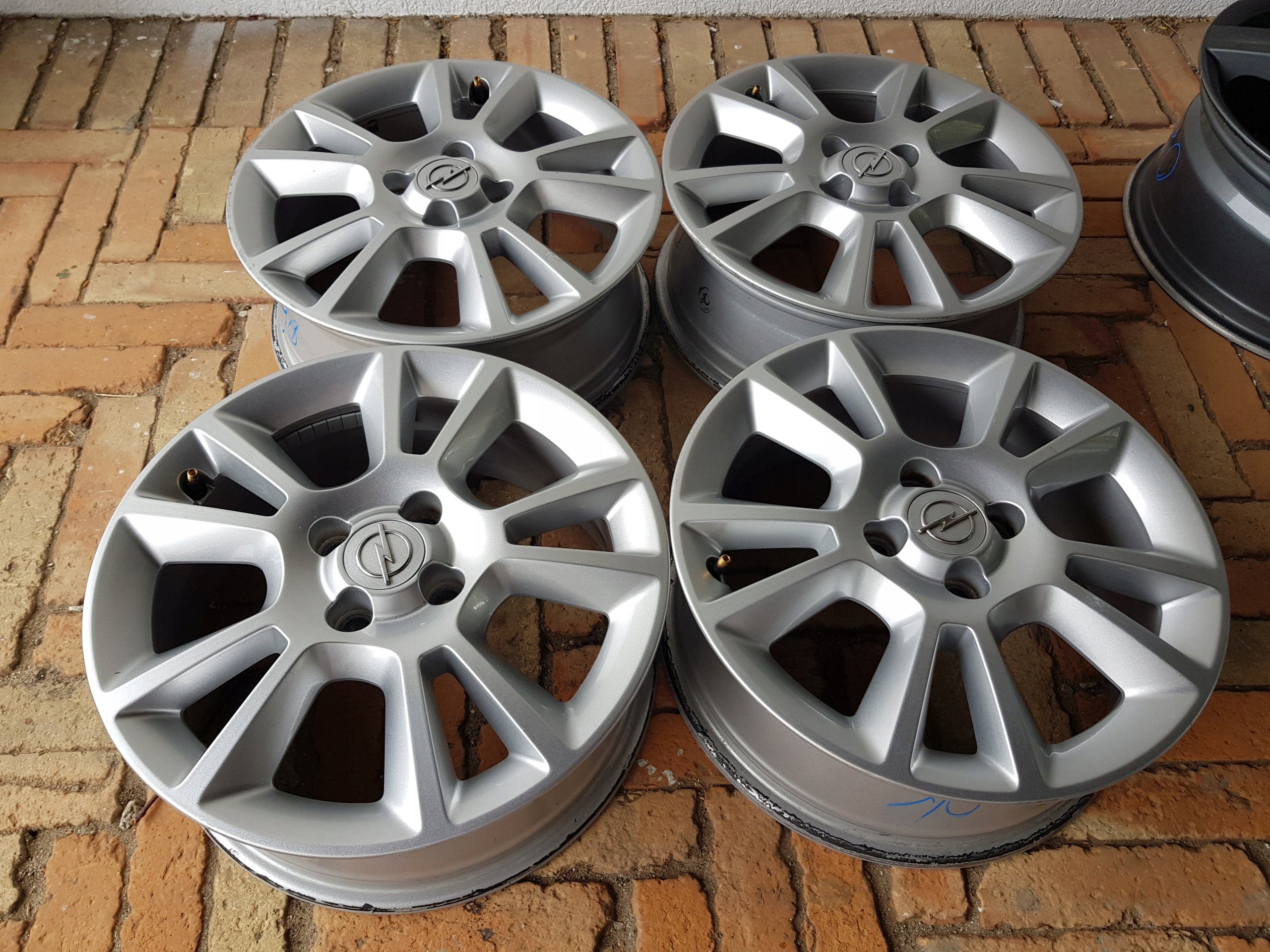 Alu Felge Opel Tigra Corsa Adam Meriva Aluminum rim 16 Zoll 6.0J 4x100 44ET