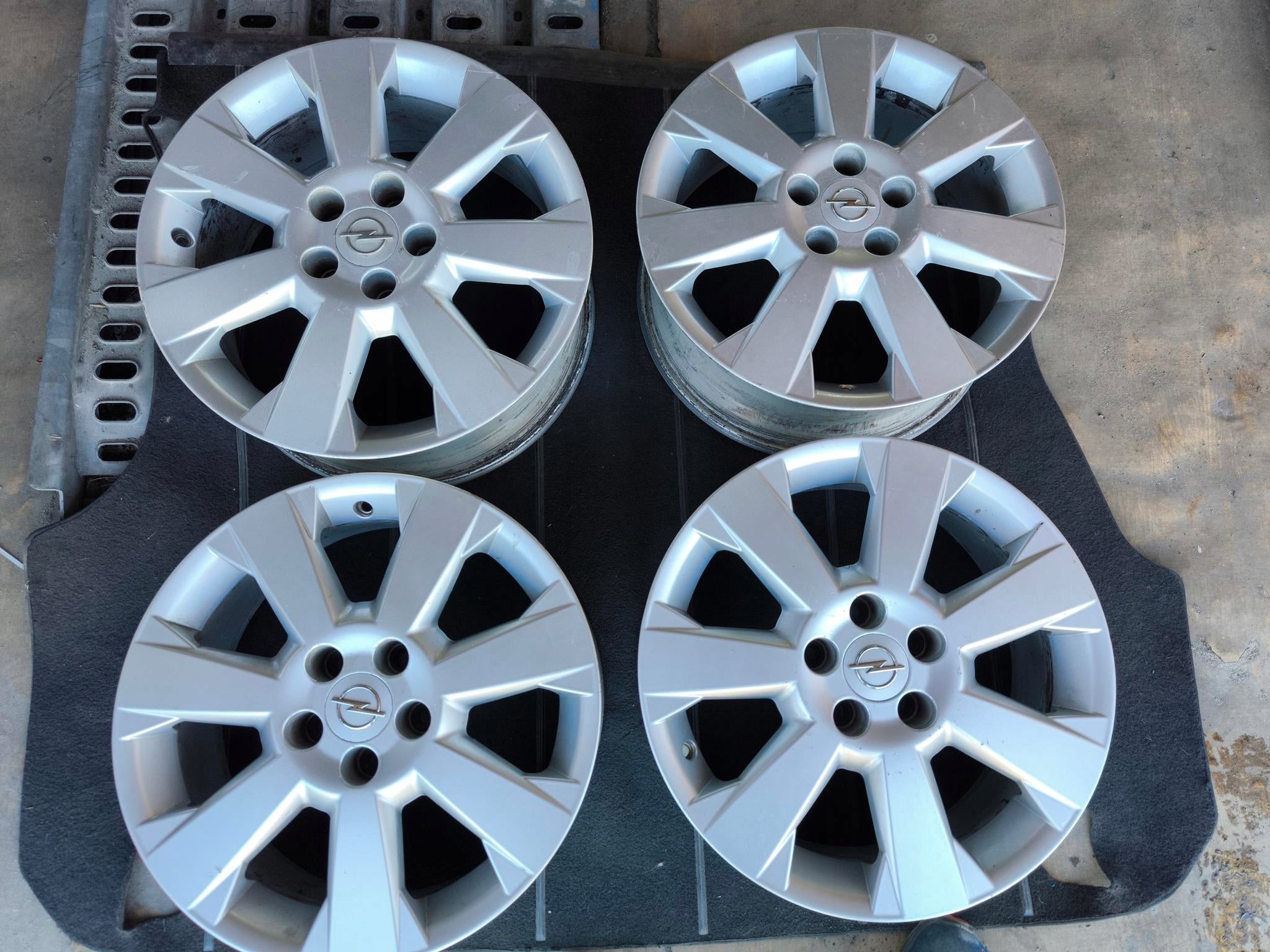 Alu Felge Opel Signum Meriva Vectra Omega Zafira Corsa Astra 17 Zoll 7.0J 5x110 41ET