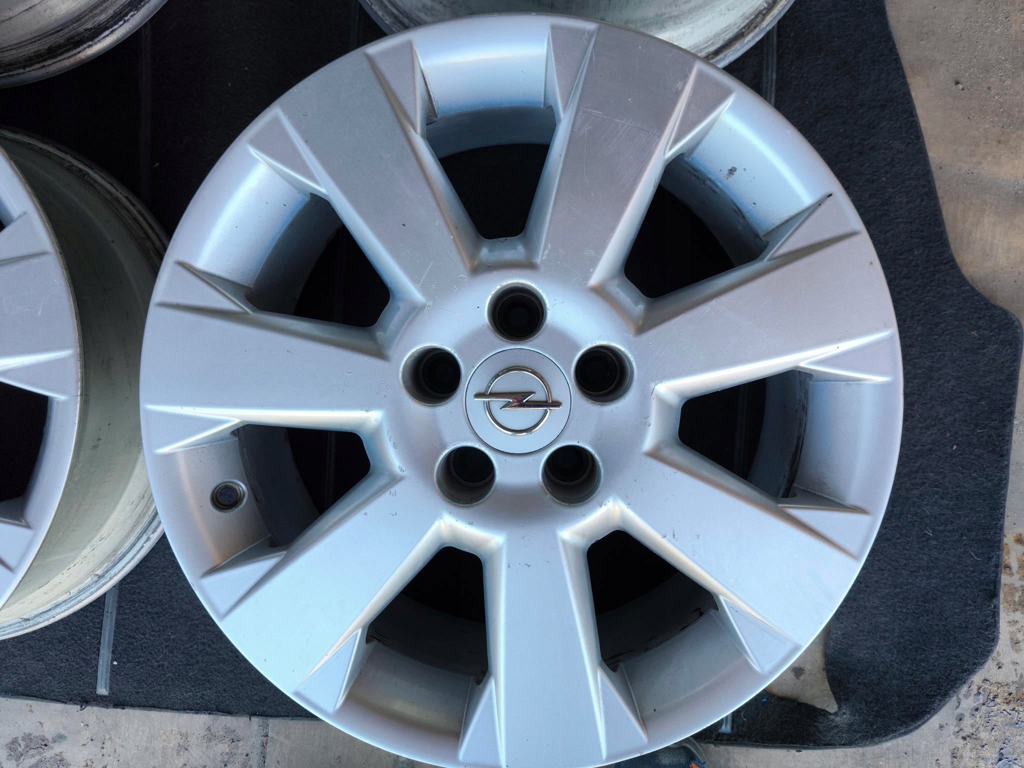 Alu Felge Opel Signum Meriva Vectra Omega Zafira Corsa Astra 17 Zoll 7.0J 5x110 41ET