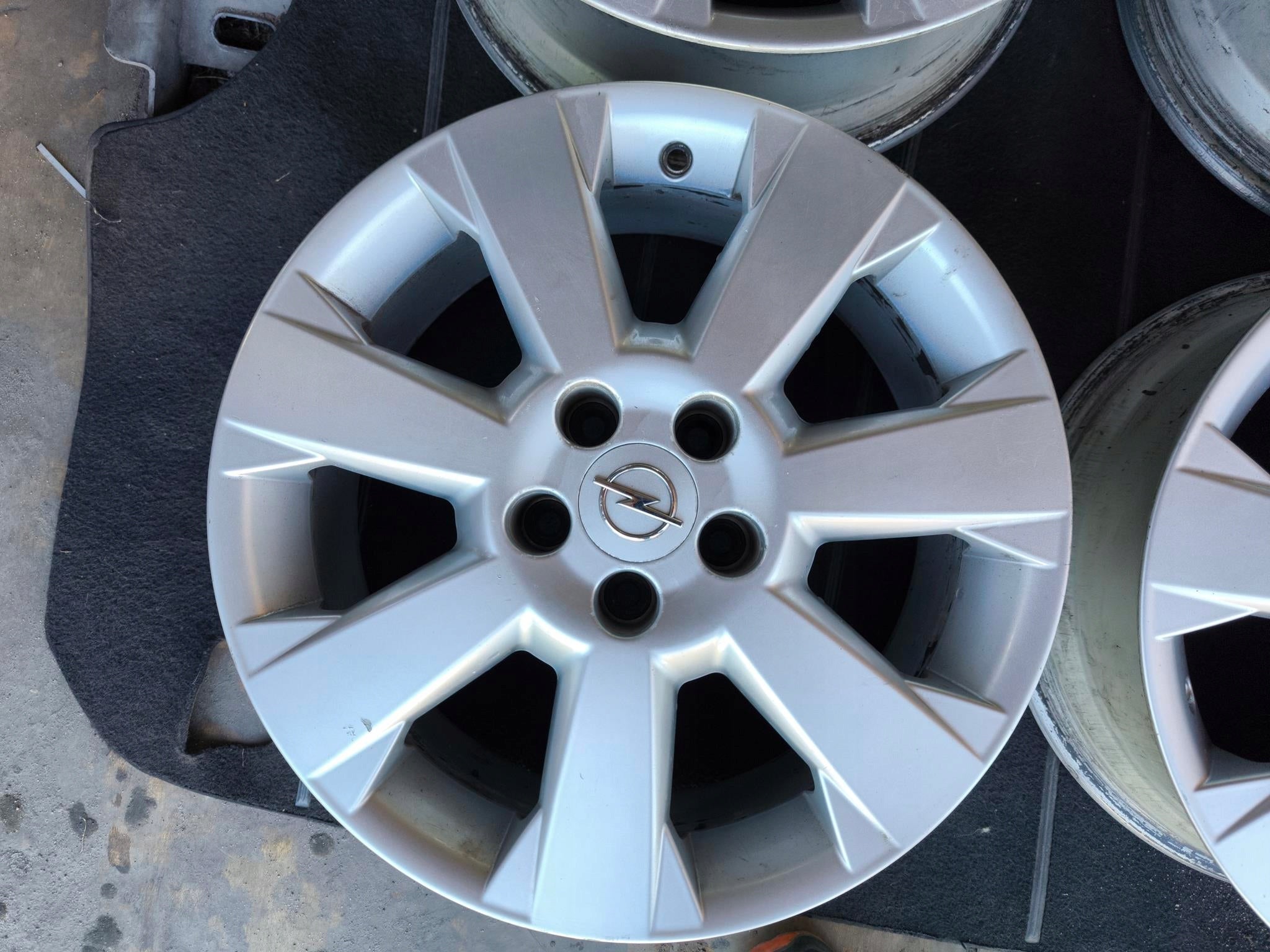 Alu Felge Opel Signum Meriva Vectra Omega Zafira Corsa Astra 17 Zoll 7.0J 5x110 41ET