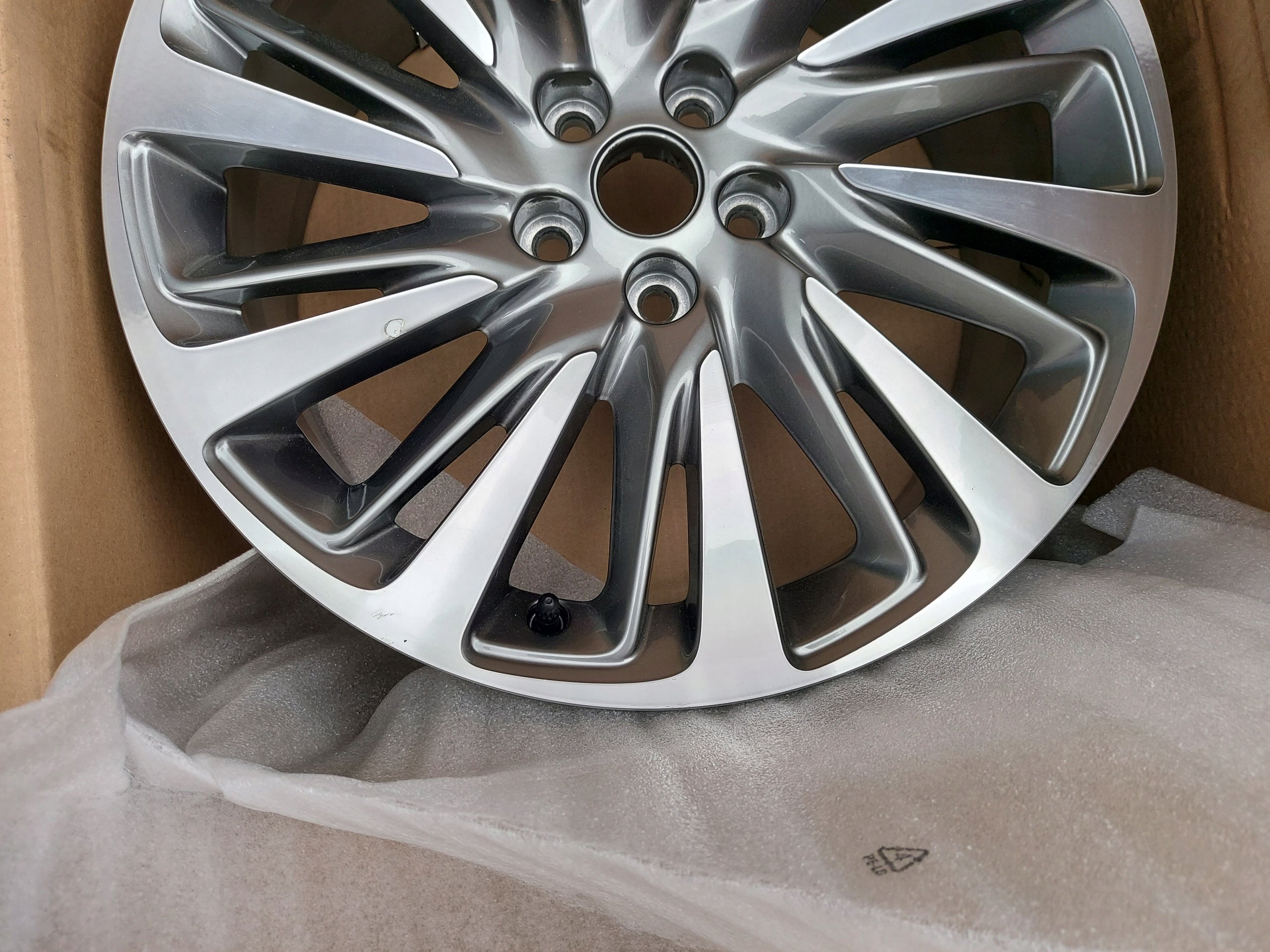 1x Alu Felge Opel Astra Aluminum rim 18 Zoll 7.5J 5x105 44ET