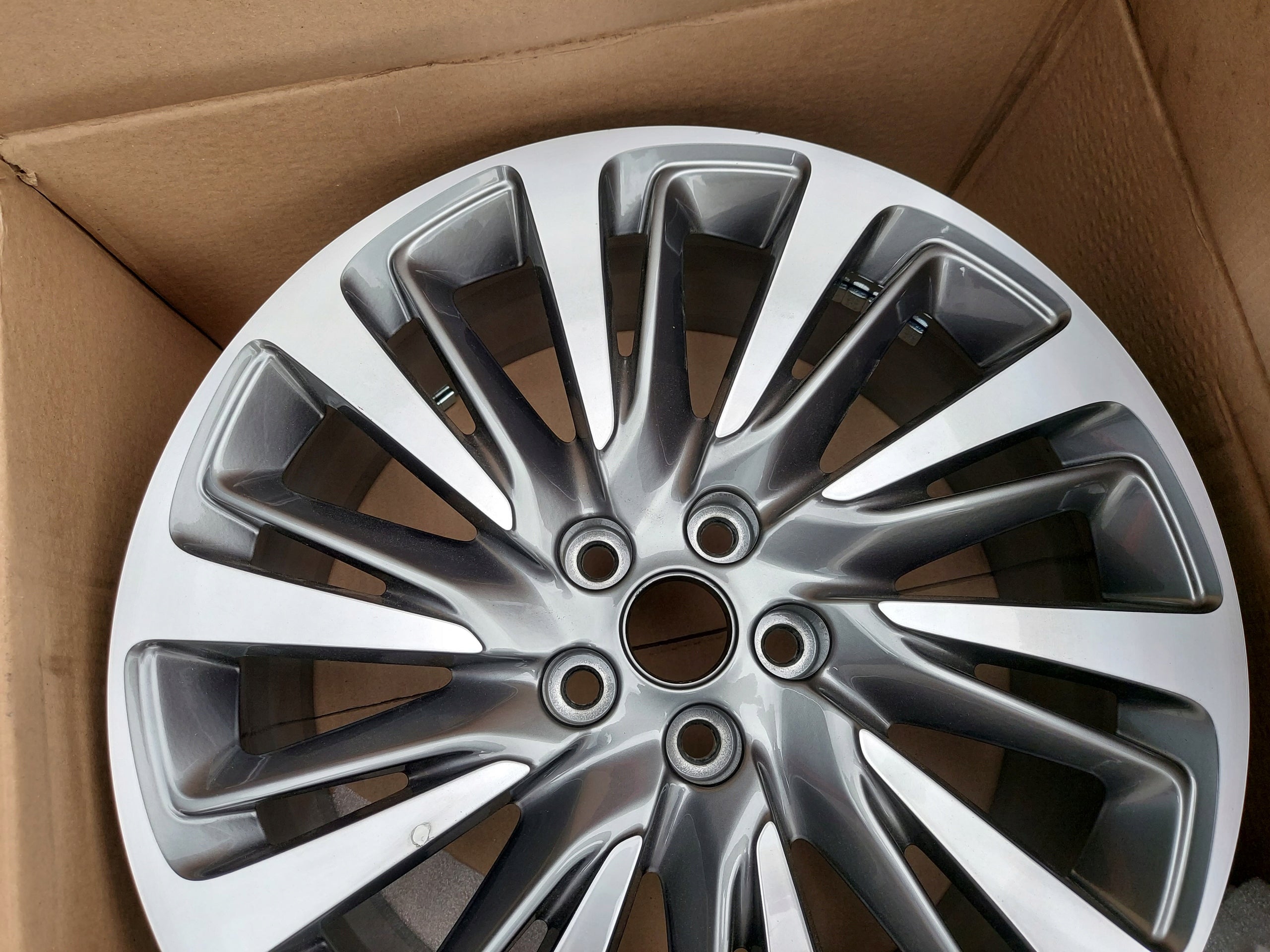 1x Alu Felge Opel Astra Aluminum rim 18 Zoll 7.5J 5x105 44ET