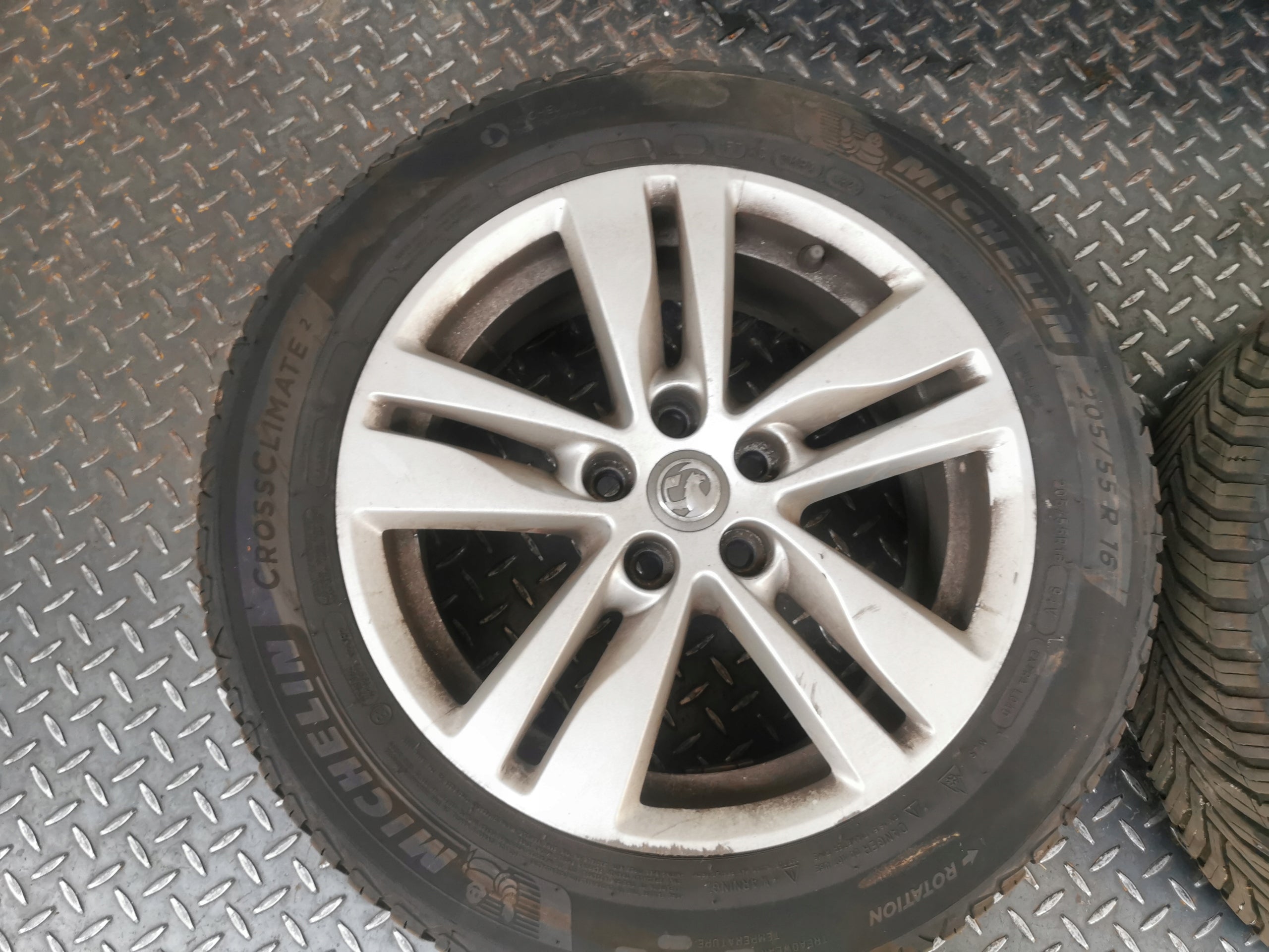 Alu Felge Opel Astra Aluminum rim 16 Zoll 7.0J 5x105 41ET 39024544