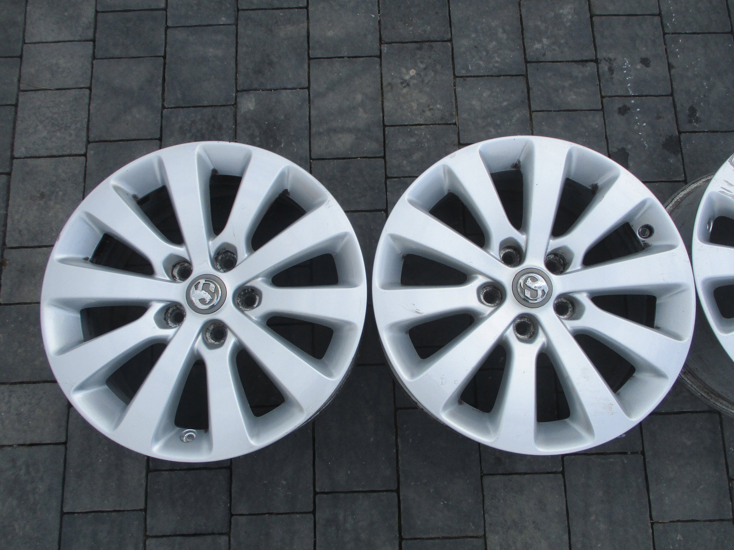 Alu Felge Opel Insignia Aluminum rim 18 Zoll 8.0J 5x120 42ET 13313796