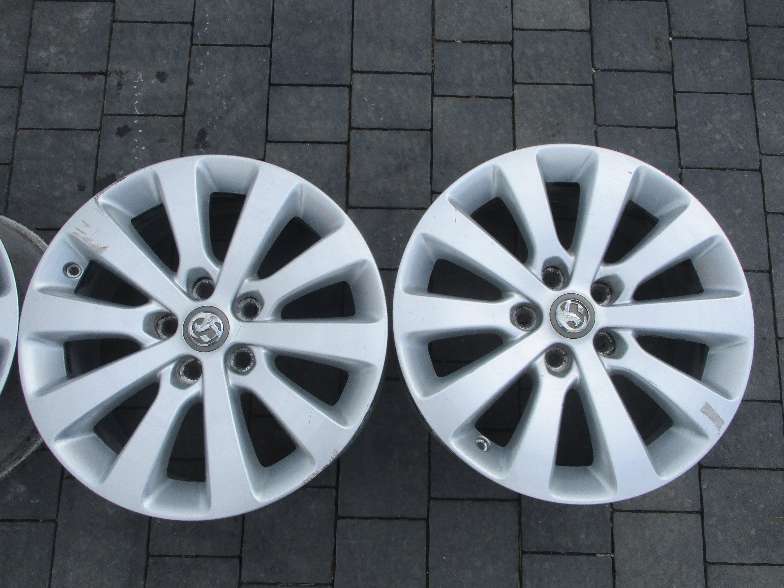 Alu Felge Opel Insignia Aluminum rim 18 Zoll 8.0J 5x120 42ET 13313796