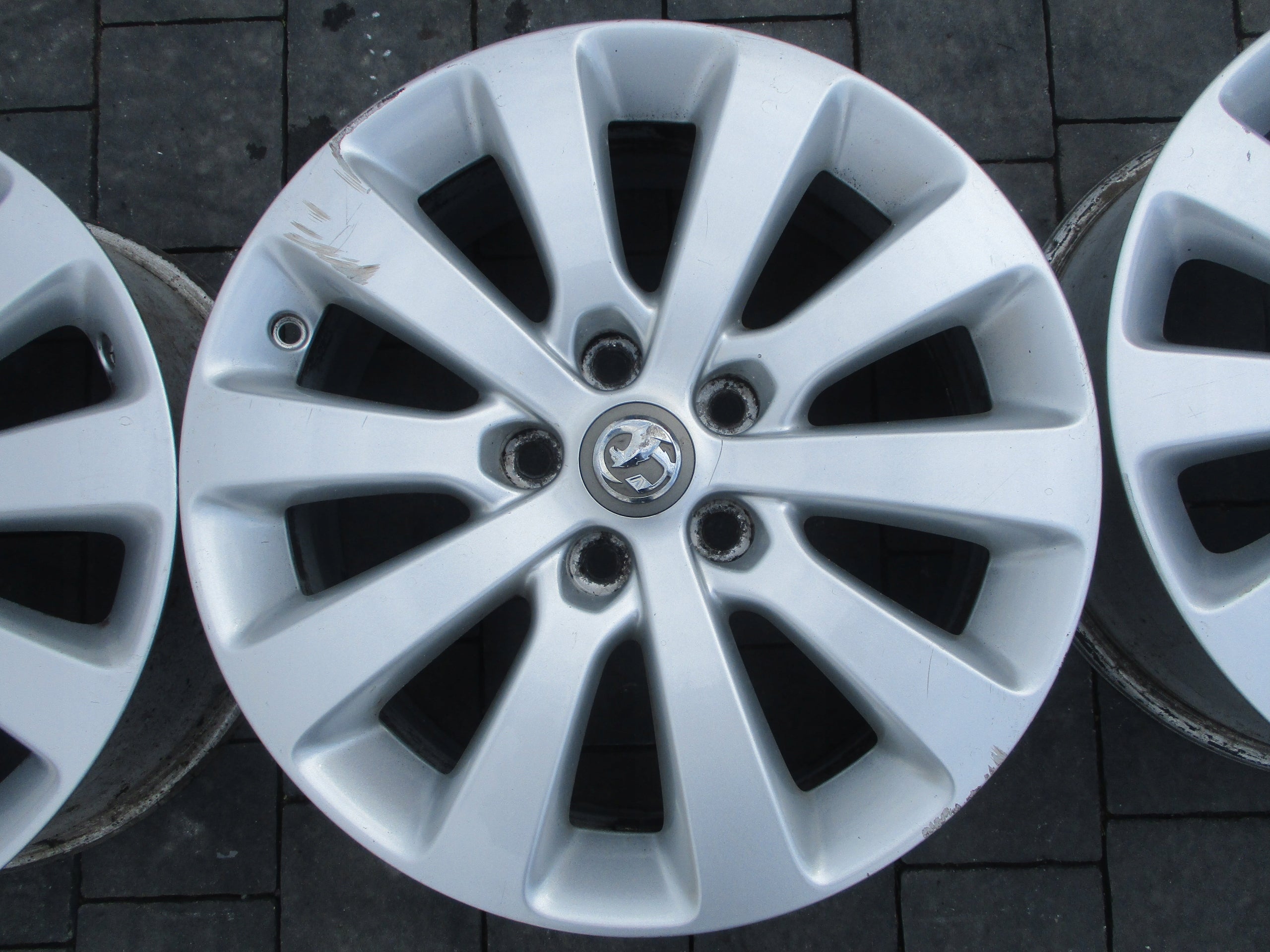 Alu Felge Opel Insignia Aluminum rim 18 Zoll 8.0J 5x120 42ET 13313796