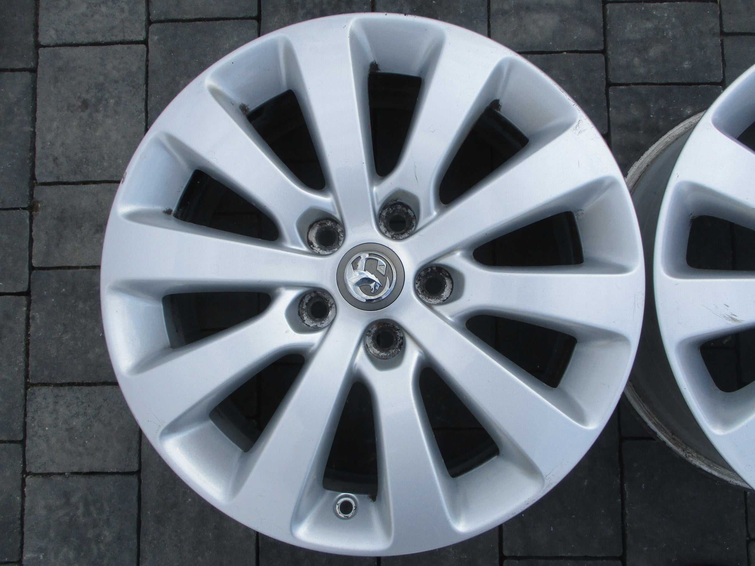 Alu Felge Opel Insignia Aluminum rim 18 Zoll 8.0J 5x120 42ET 13313796