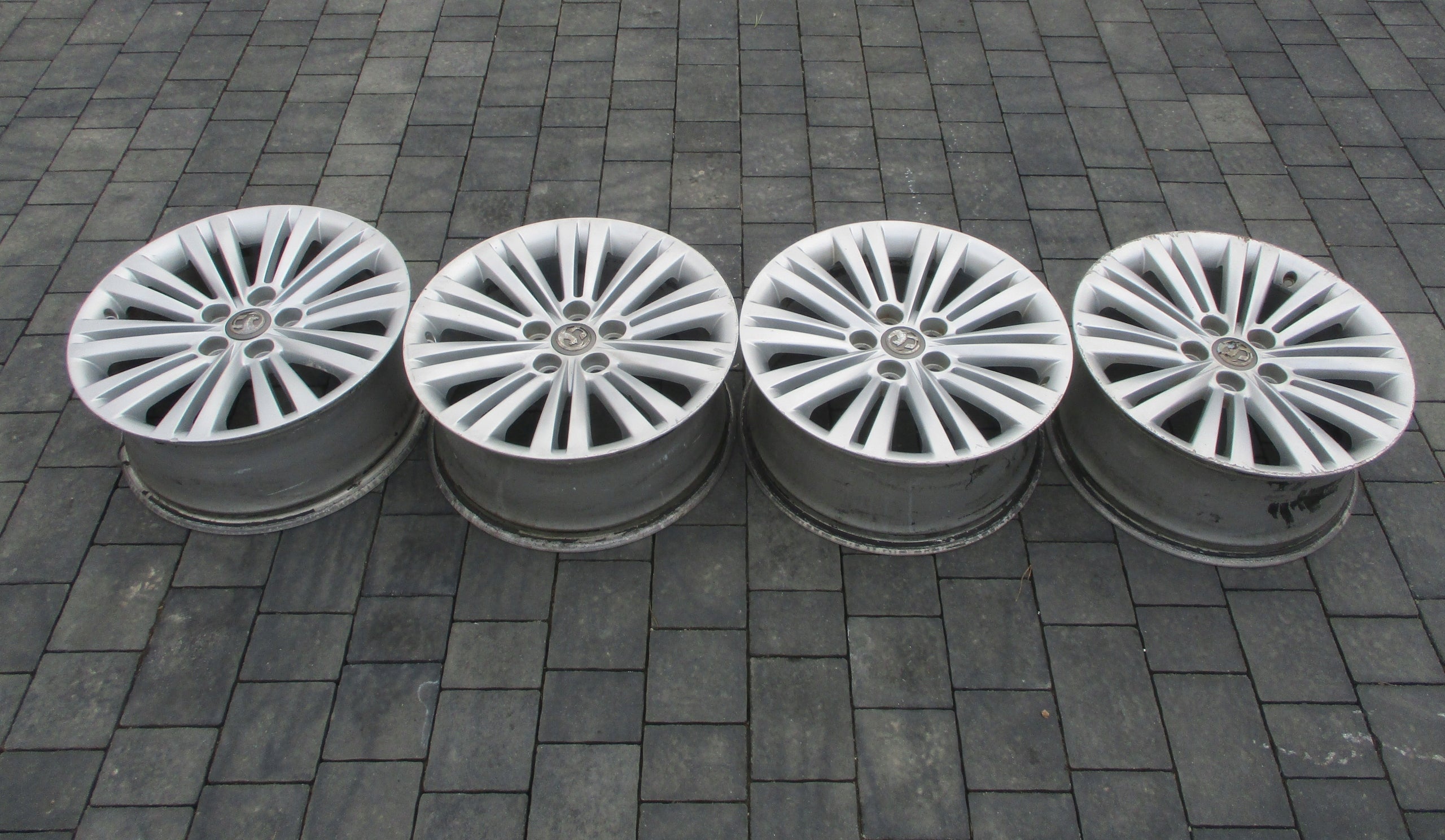 Alu Felge Opel Insignia Aluminum rim 18 Zoll 8.0J 5x120 42ET 13313796