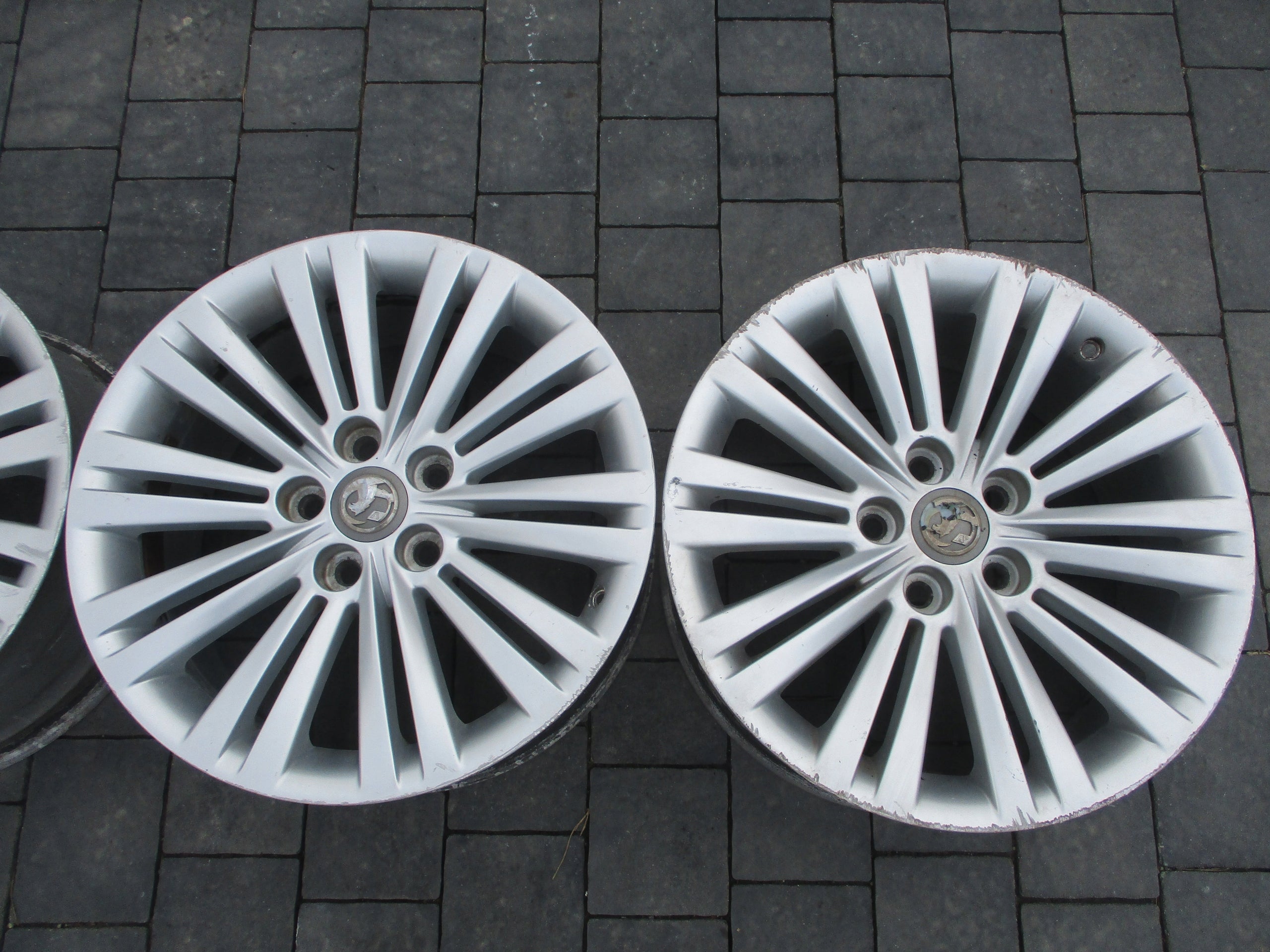 Alu Felge Opel Insignia Aluminum rim 18 Zoll 8.0J 5x120 42ET 13313796