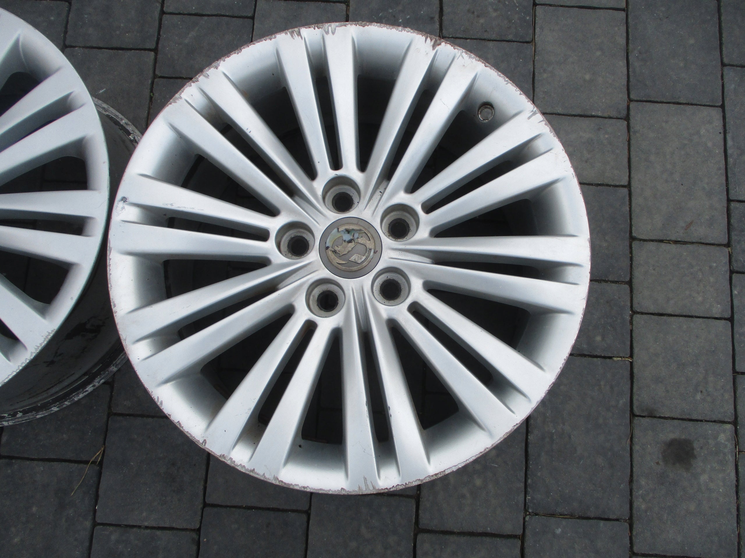 Alu Felge Opel Insignia Aluminum rim 18 Zoll 8.0J 5x120 42ET 13313796