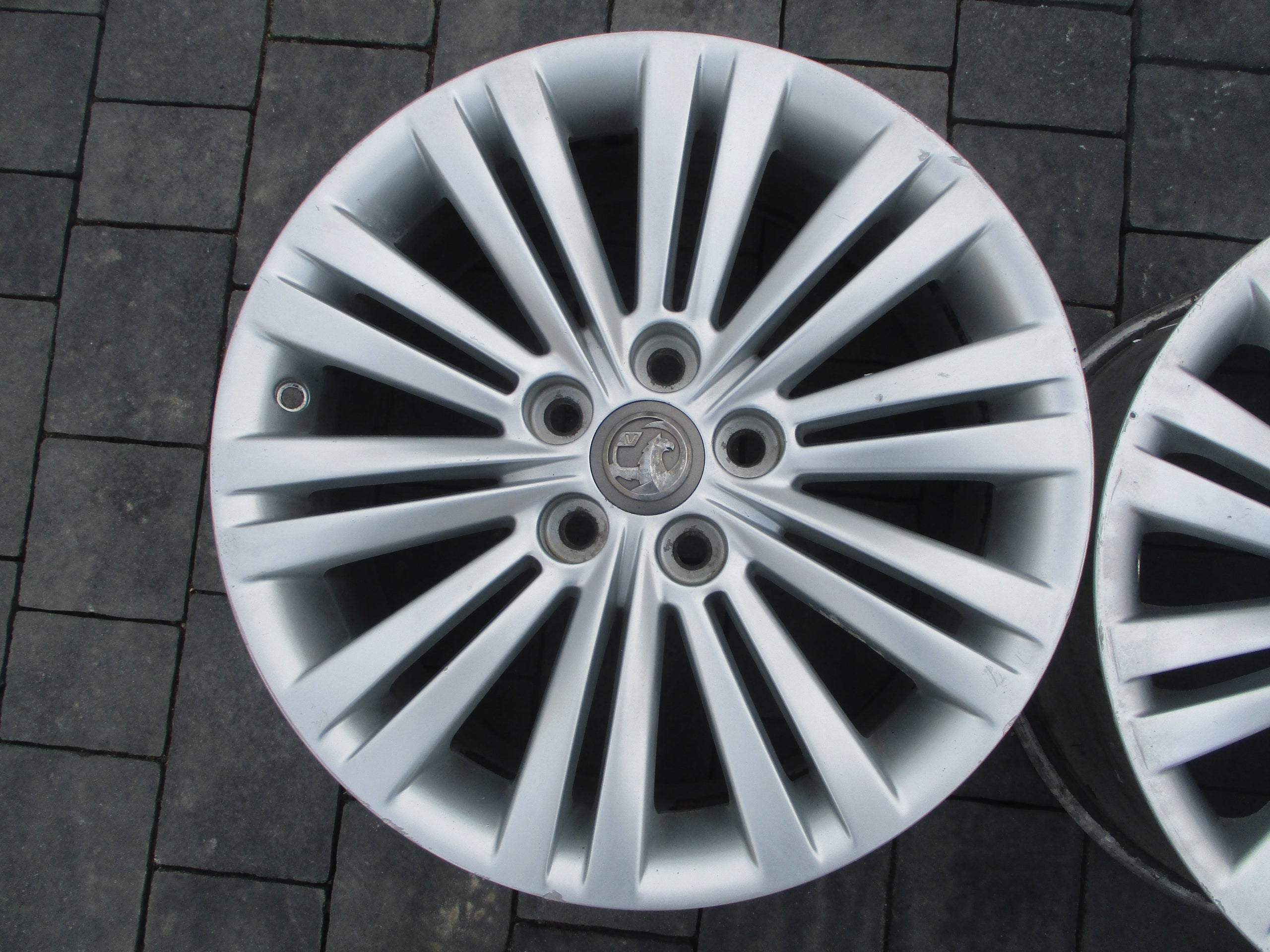 Alu Felge Opel Insignia Aluminum rim 18 Zoll 8.0J 5x120 42ET 13313796