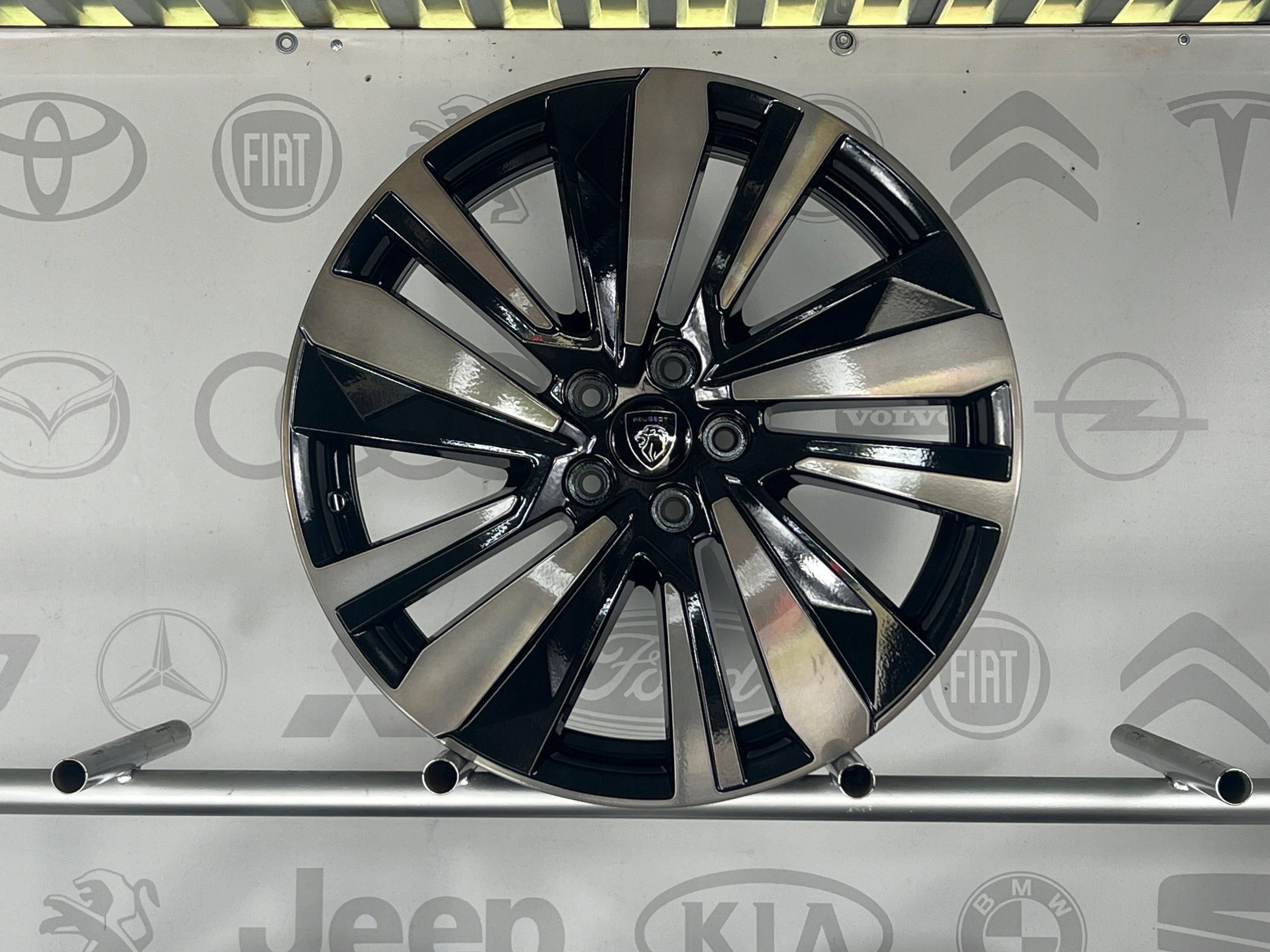 Alu Felge Peugeot 3008 108 5008 19 Zoll 7.0J 5x108 38ET 9809685477