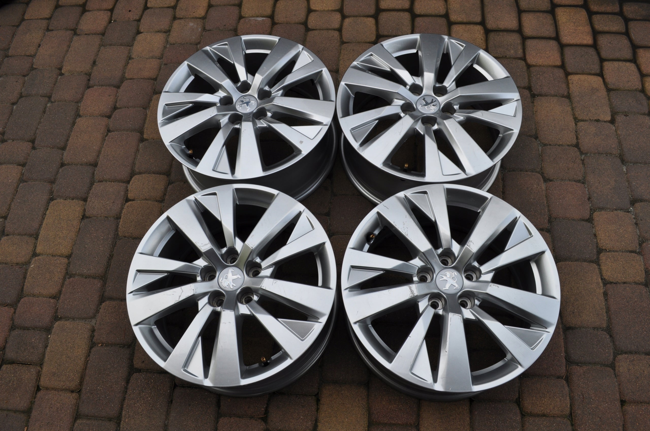 Alu Felge Peugeot 508 3008 108 5008 308 17 Zoll 7.0J 5x108 42ET 9809687177