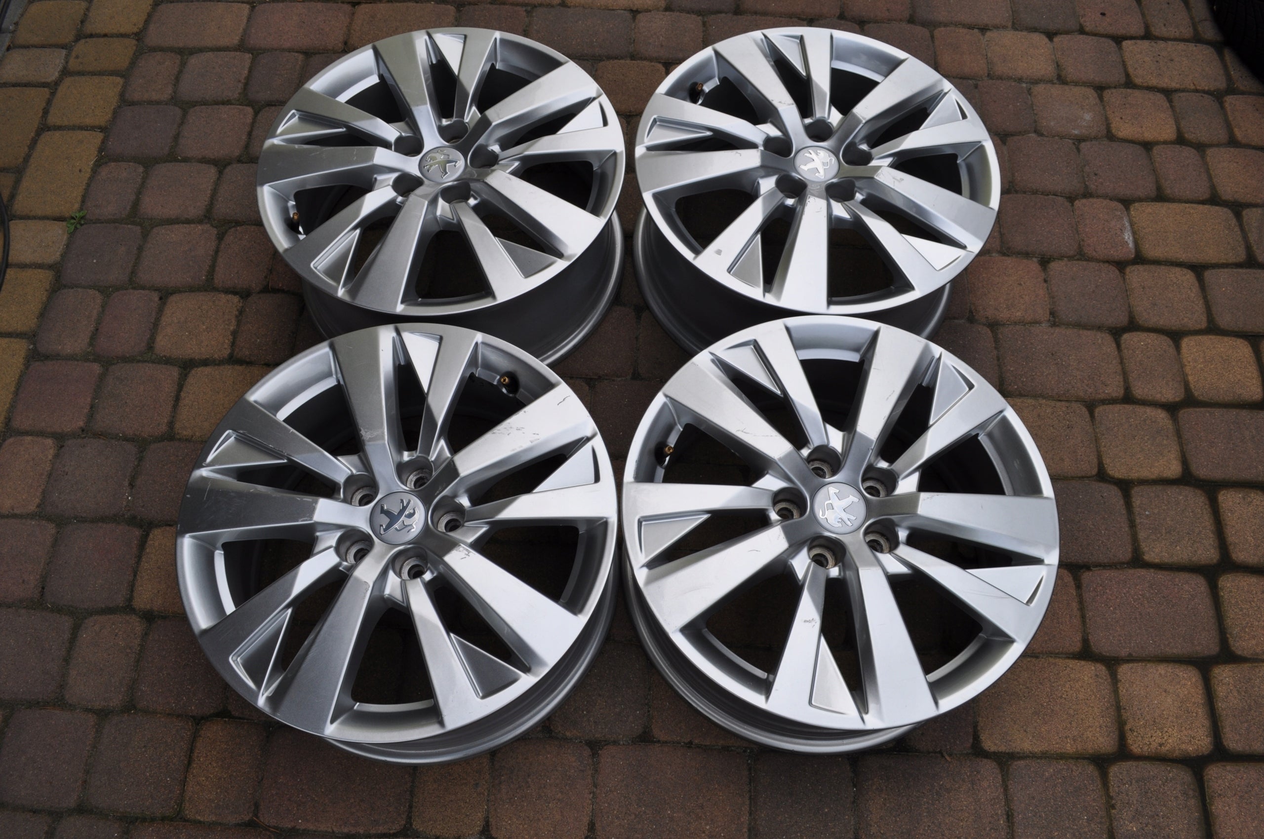 Alu Felge Peugeot 508 3008 108 5008 308 17 Zoll 7.0J 5x108 42ET 9809687177