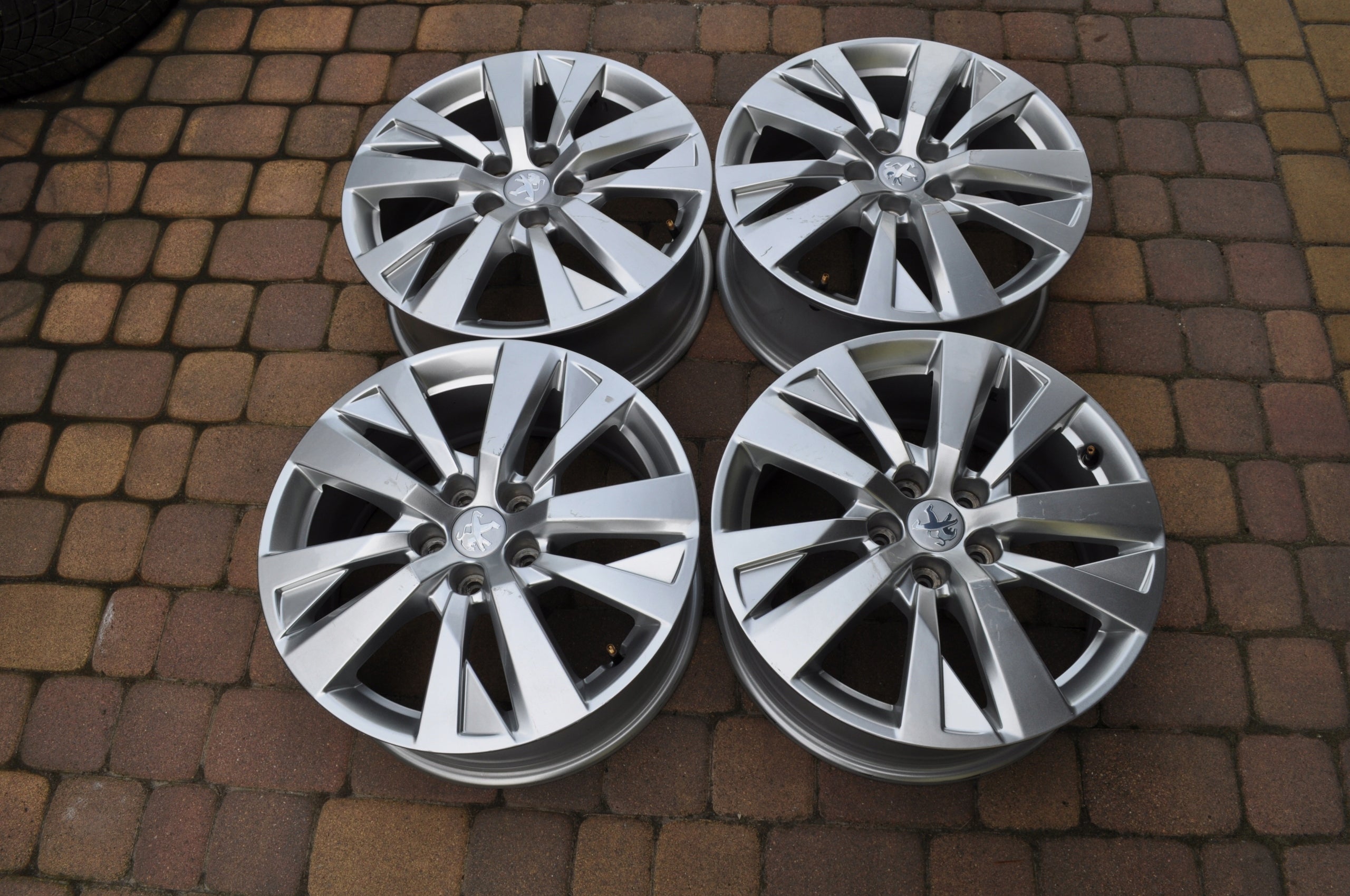 Alu Felge Peugeot 508 3008 108 5008 308 17 Zoll 7.0J 5x108 42ET 9809687177