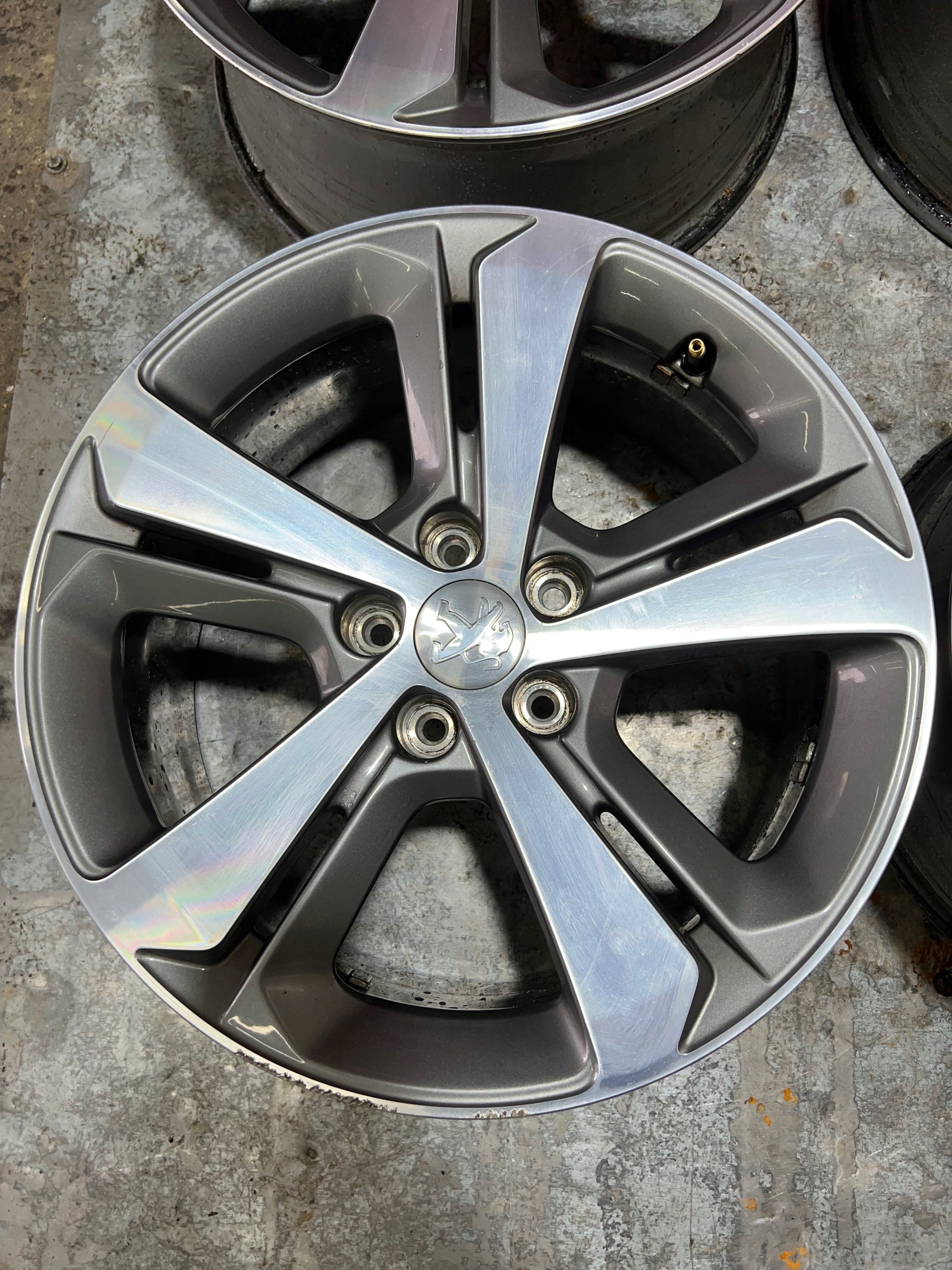 Alu Felge Peugeot 3008 108 5008 308 17 Zoll 7.5J 5x108 44ET 9677989777