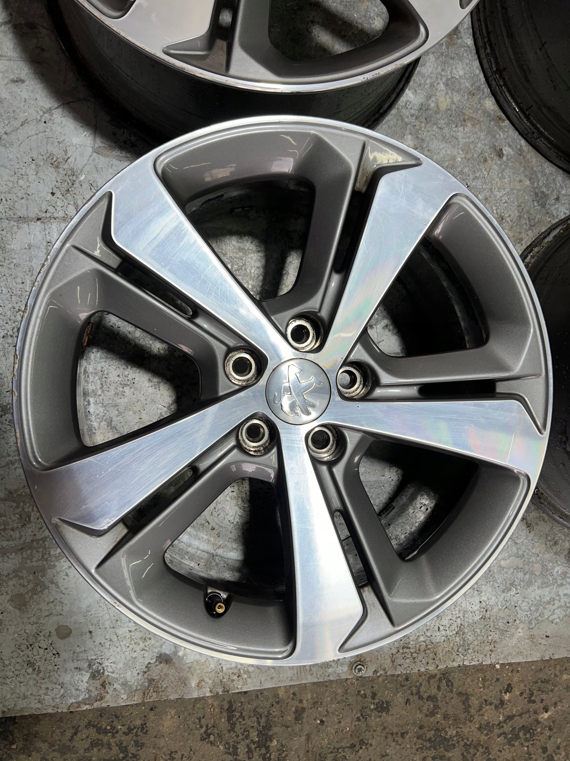 Alu Felge Peugeot 3008 108 5008 308 17 Zoll 7.5J 5x108 44ET 9677989777