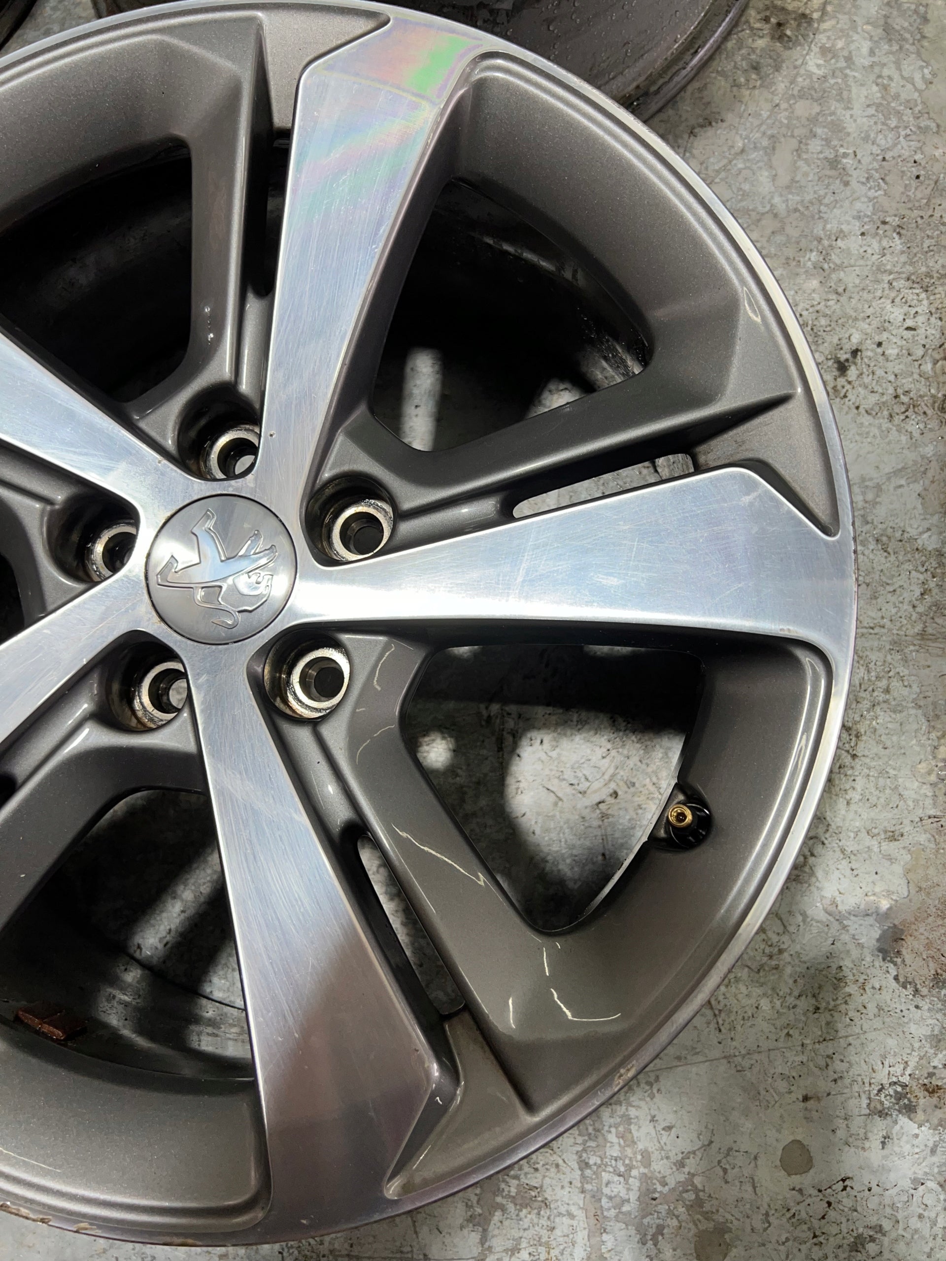 Alu Felge Peugeot 3008 108 5008 308 17 Zoll 7.5J 5x108 44ET 9677989777