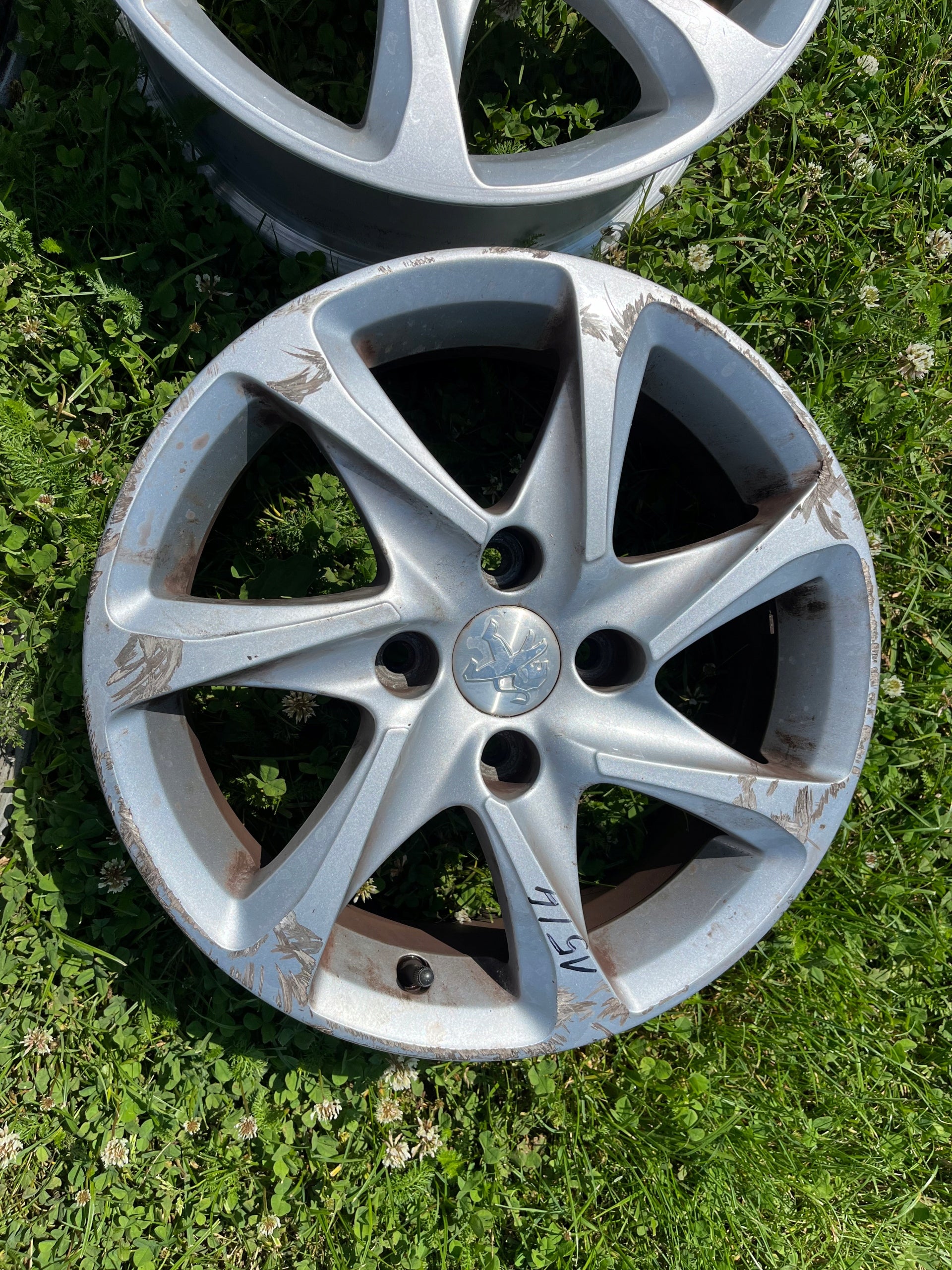 Alu Felge Peugeot 108 Aluminum rim 15 Zoll 6.0J 4x108 23ET 9673773577