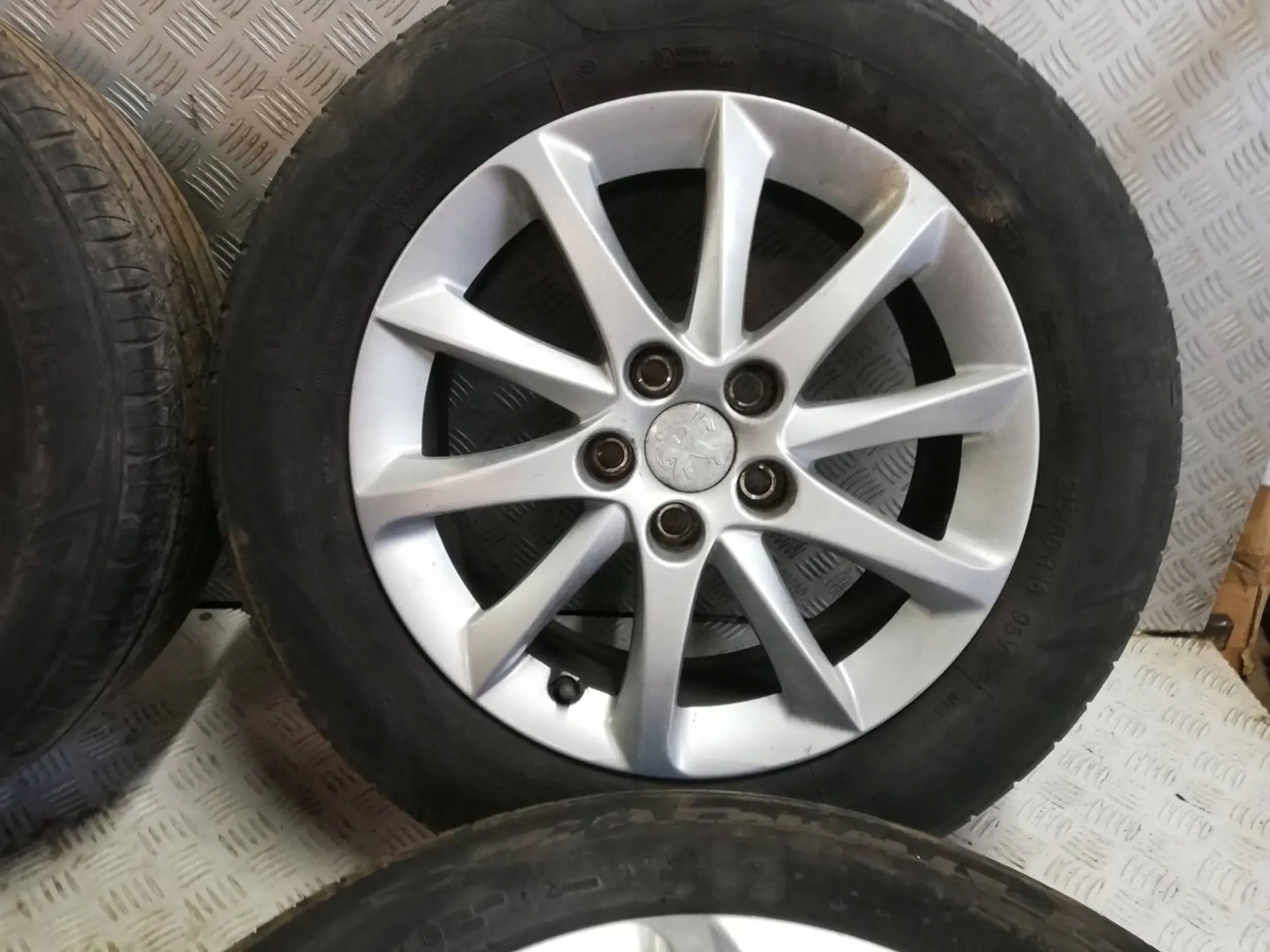 1x Alu Felge Peugeot 508 Aluminum rim 16 Zoll