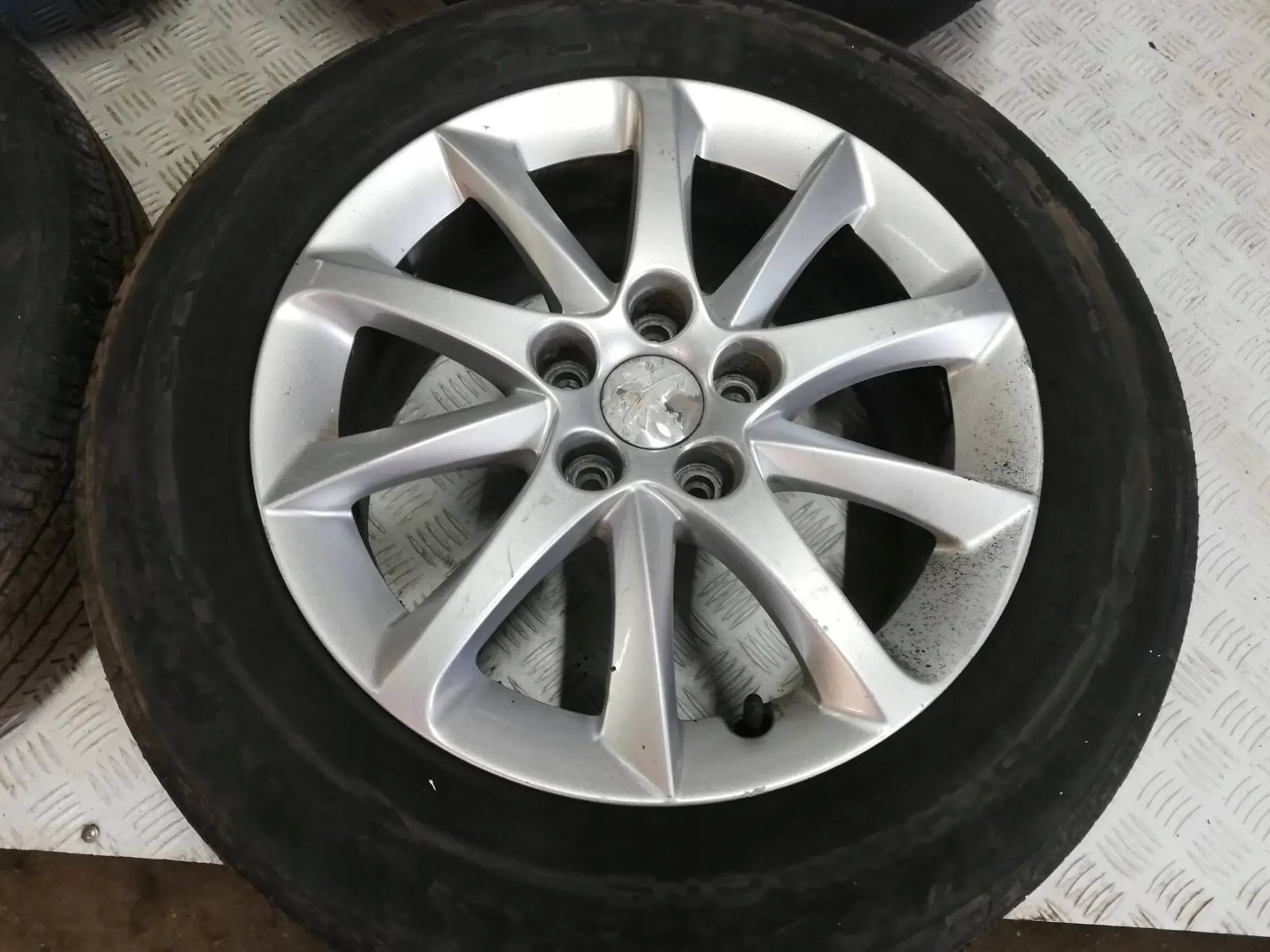 1x Alu Felge Peugeot 508 Aluminum rim 16 Zoll