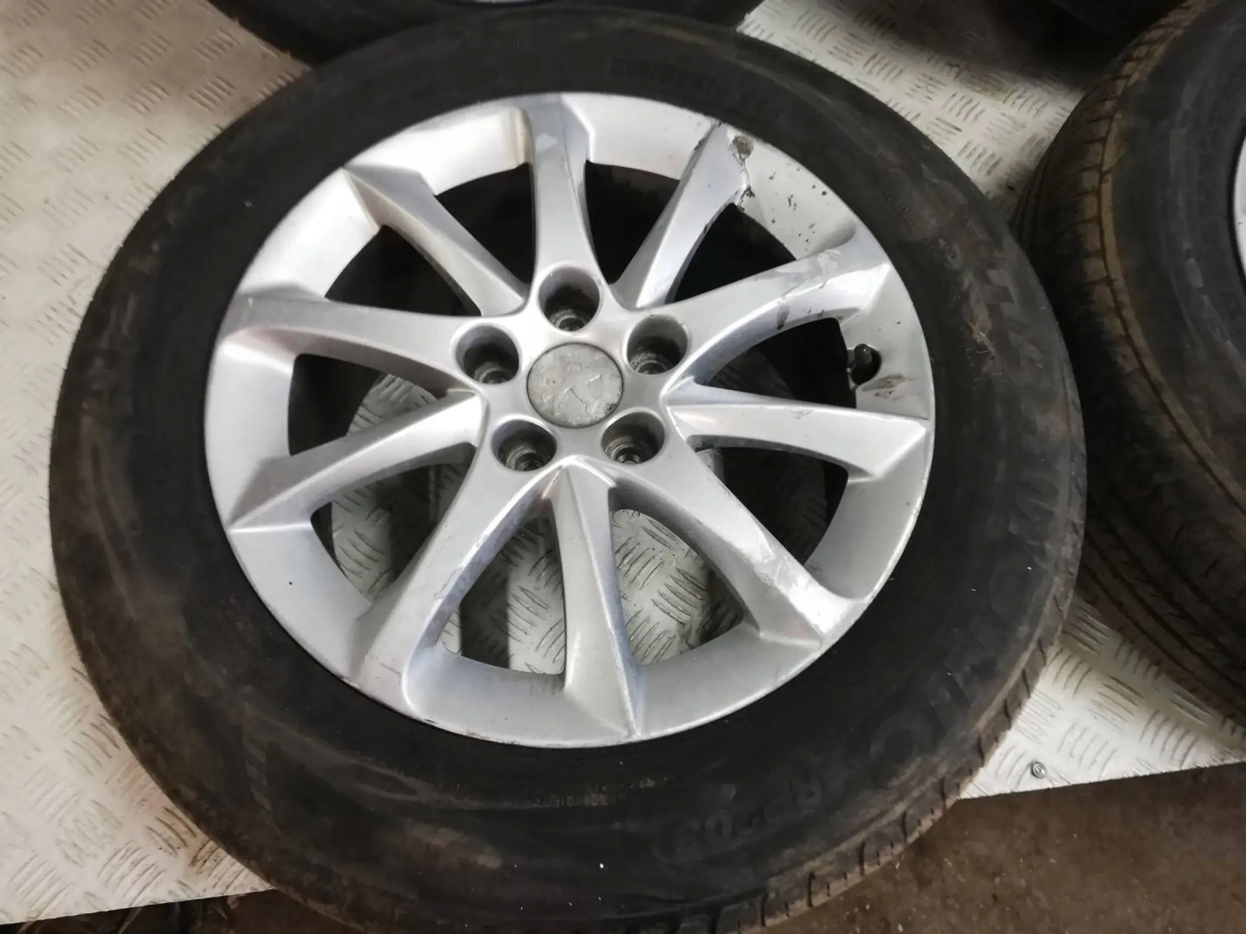 1x Alu Felge Peugeot 508 Aluminum rim 16 Zoll