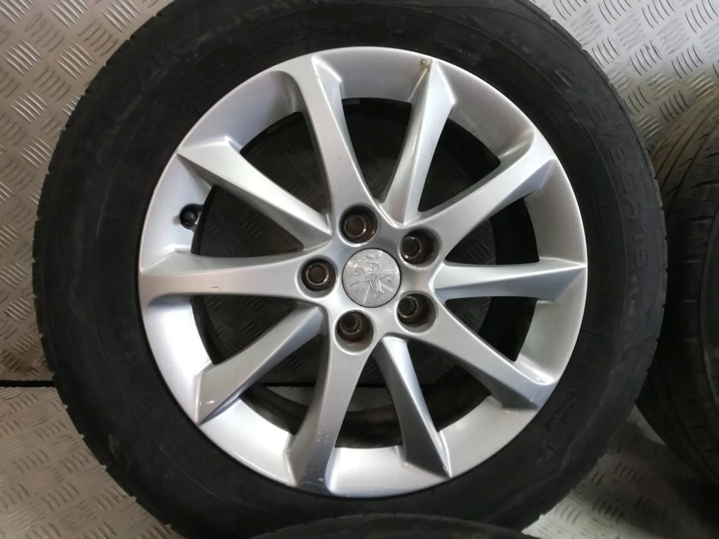 1x Alu Felge Peugeot 508 Aluminum rim 16 Zoll