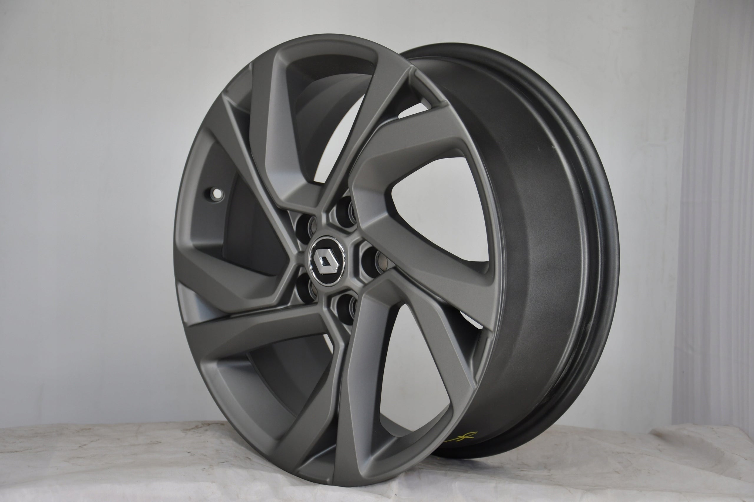 Alu Felge Renault Megane IV Aluminum rim 18 Zoll 7.5J 5x114.3 46ET 403001562R