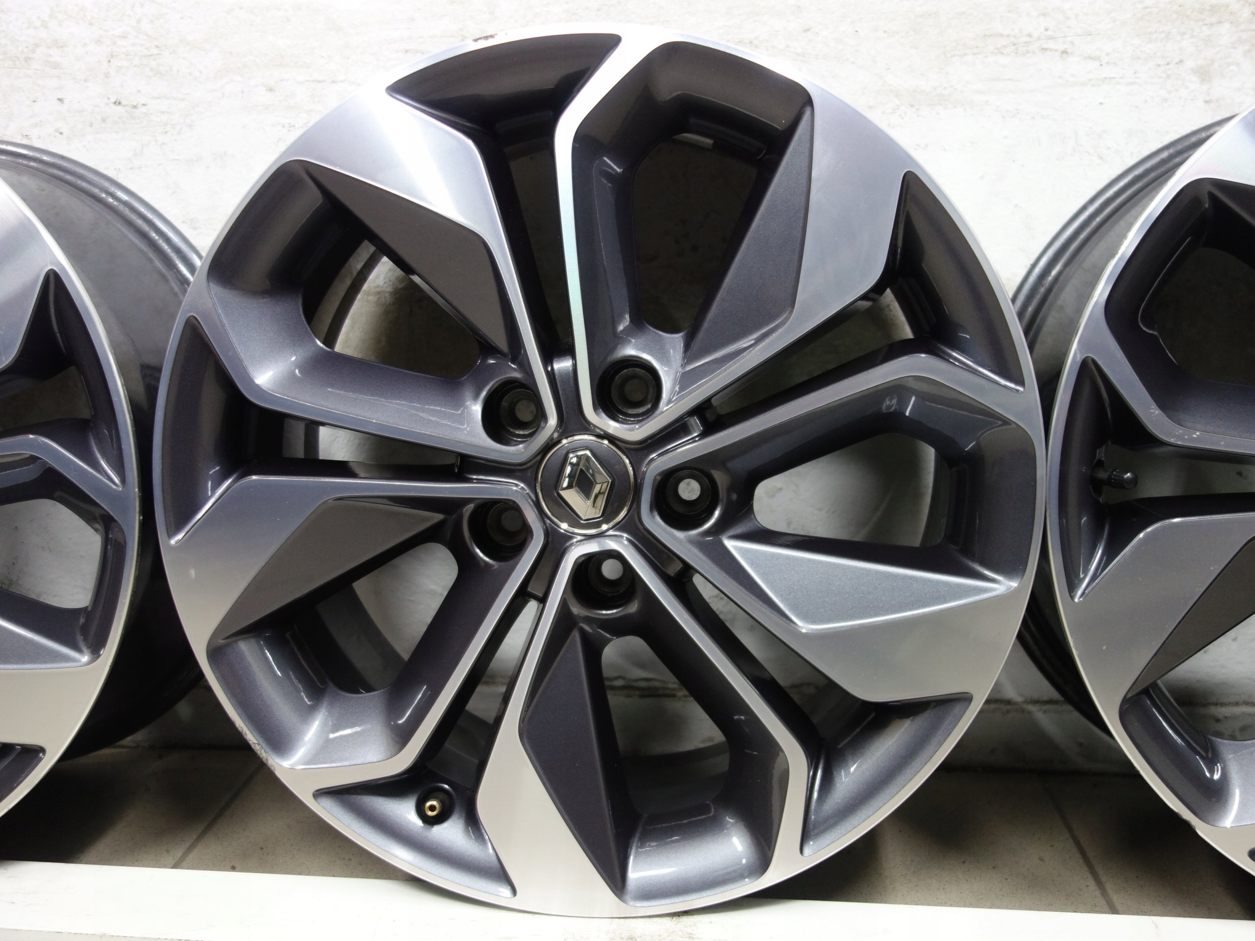 Alu Felge Renault Laguna Aluminum rim 18 Zoll 7.5J 5x114.3 46ET