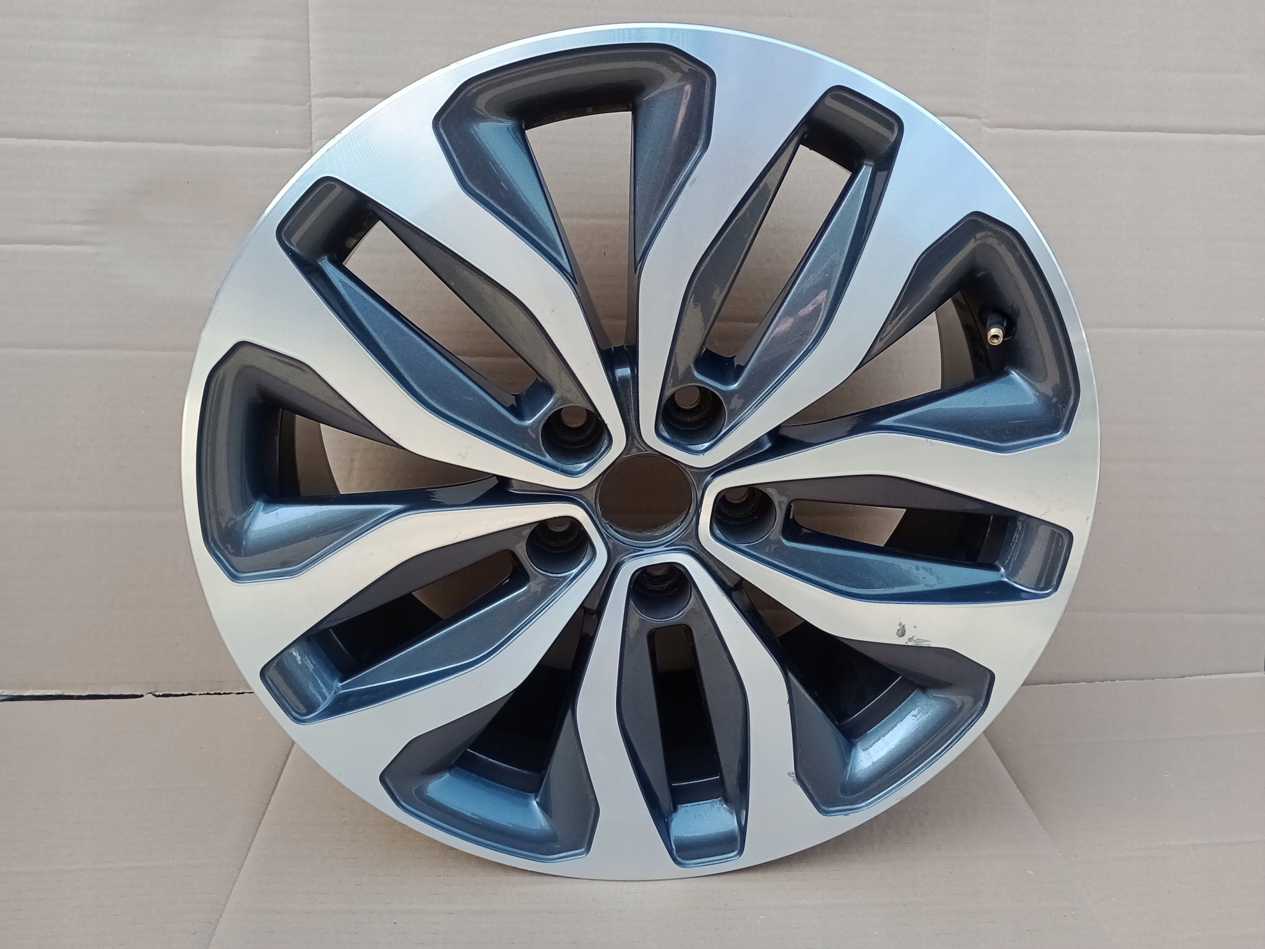 1x Alu Felge Renault Megane IV Talisman 18 Zoll 7.5J 5x114.3 46ET 403005820R