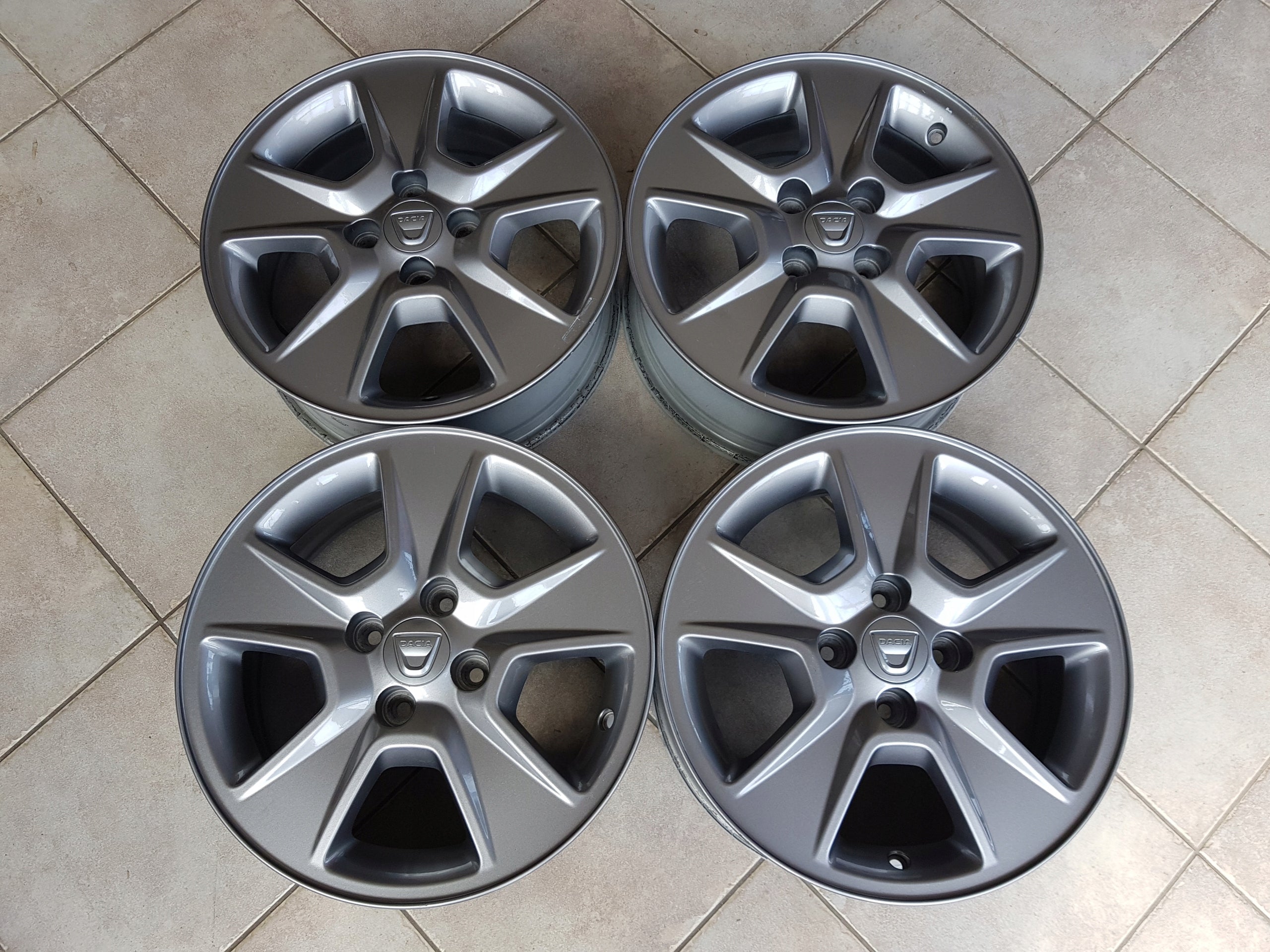 Alu Felge Renault Sandero Aluminum rim 15 Zoll 6.0J 4x100 40ET 403009594R