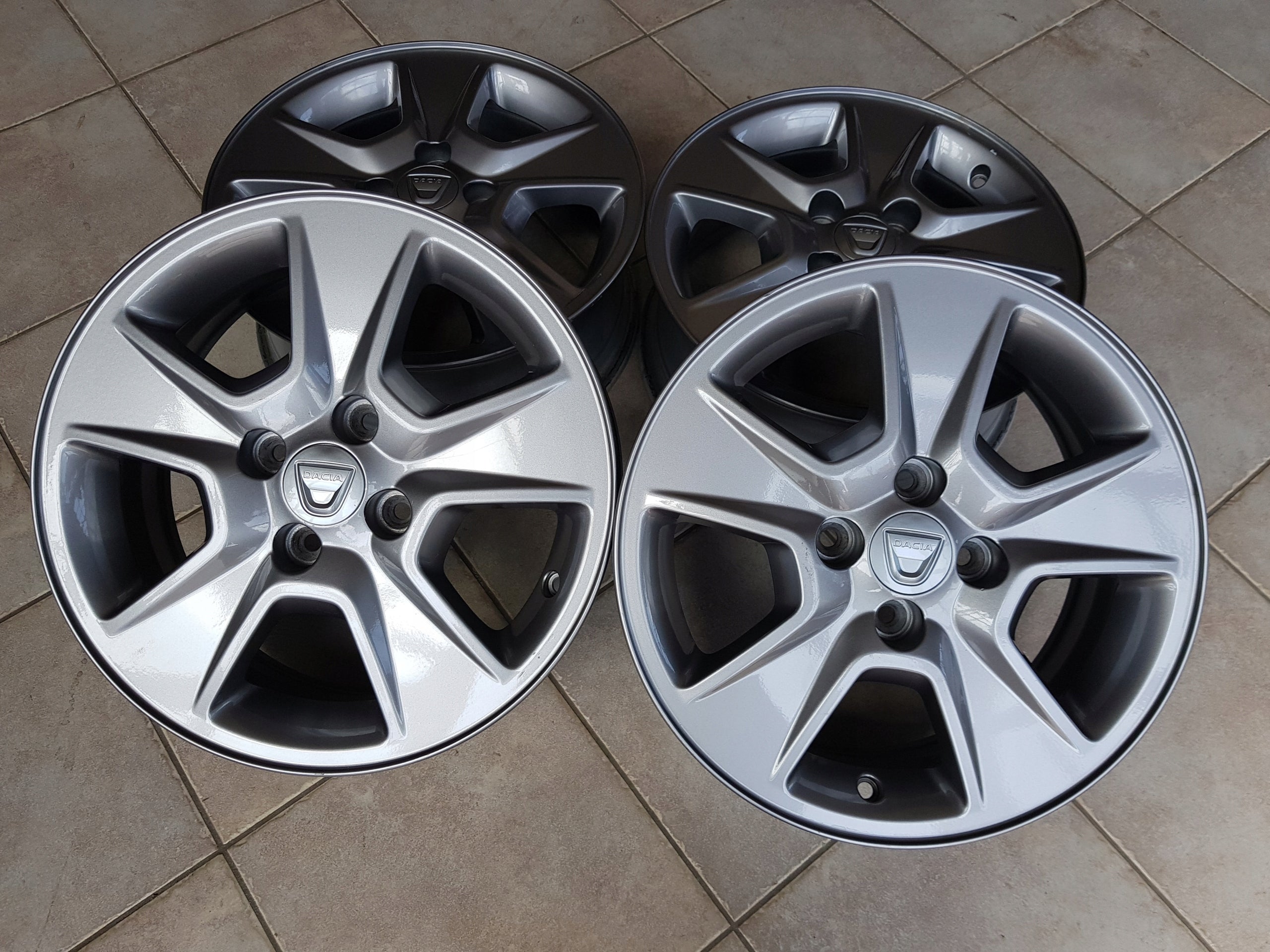 Alu Felge Renault Sandero Aluminum rim 15 Zoll 6.0J 4x100 40ET 403009594R