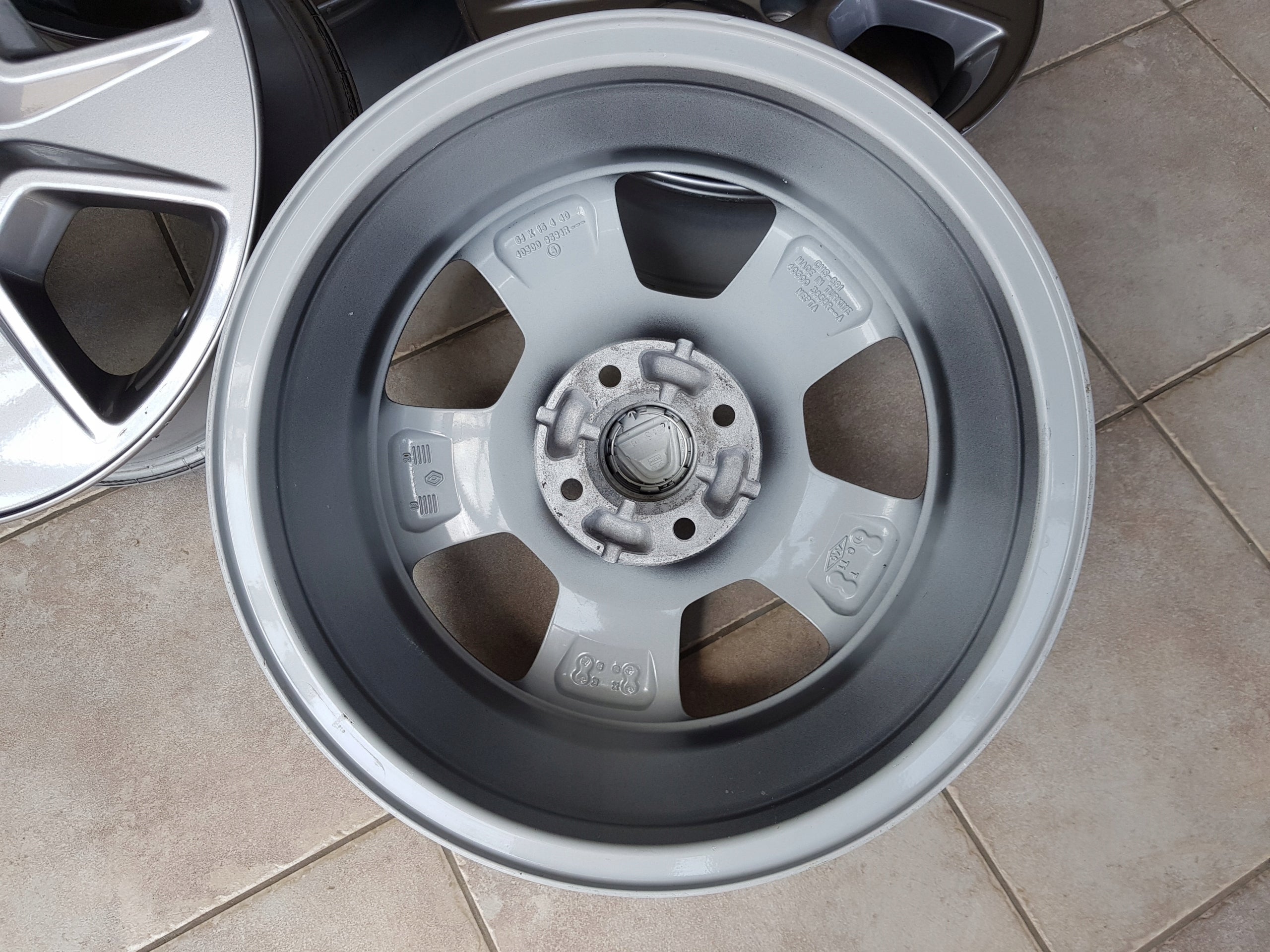 Alu Felge Renault Sandero Aluminum rim 15 Zoll 6.0J 4x100 40ET 403009594R