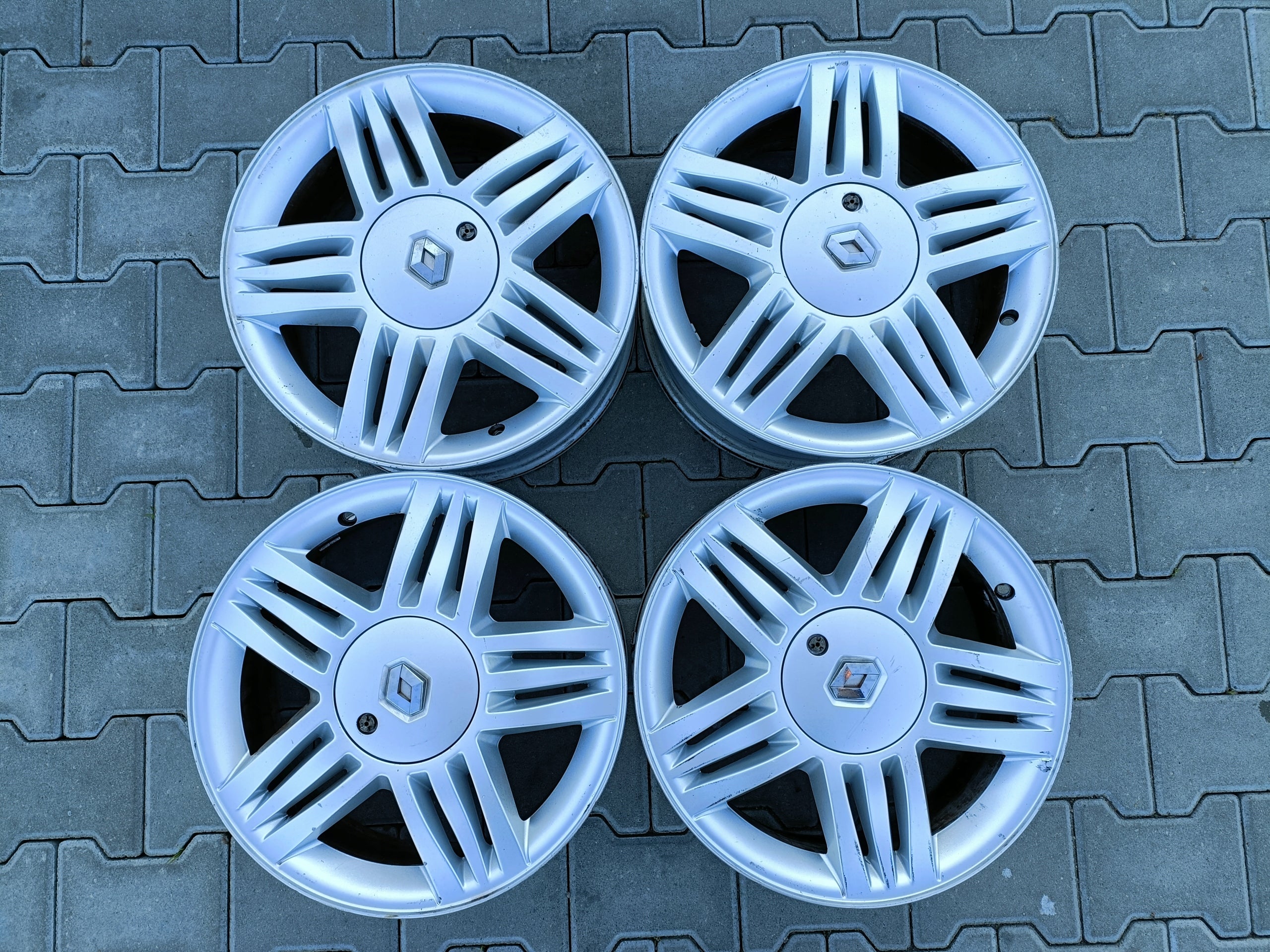 Alu Felge Renault Megane Clio Scenic 16 Zoll 6.5J 4x100 49ET 820031079R