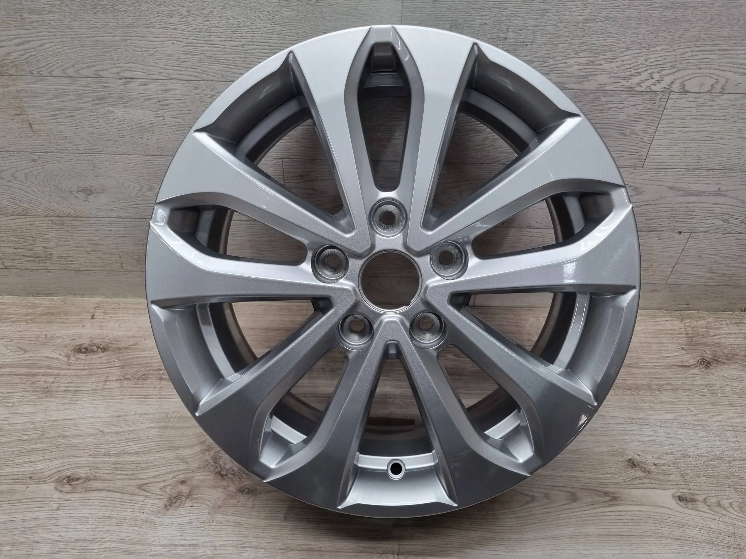 1x Alu Felge Renault Megane IV Aluminum rim 16 Zoll 6.5J 5x114.3 44ET 403005287R