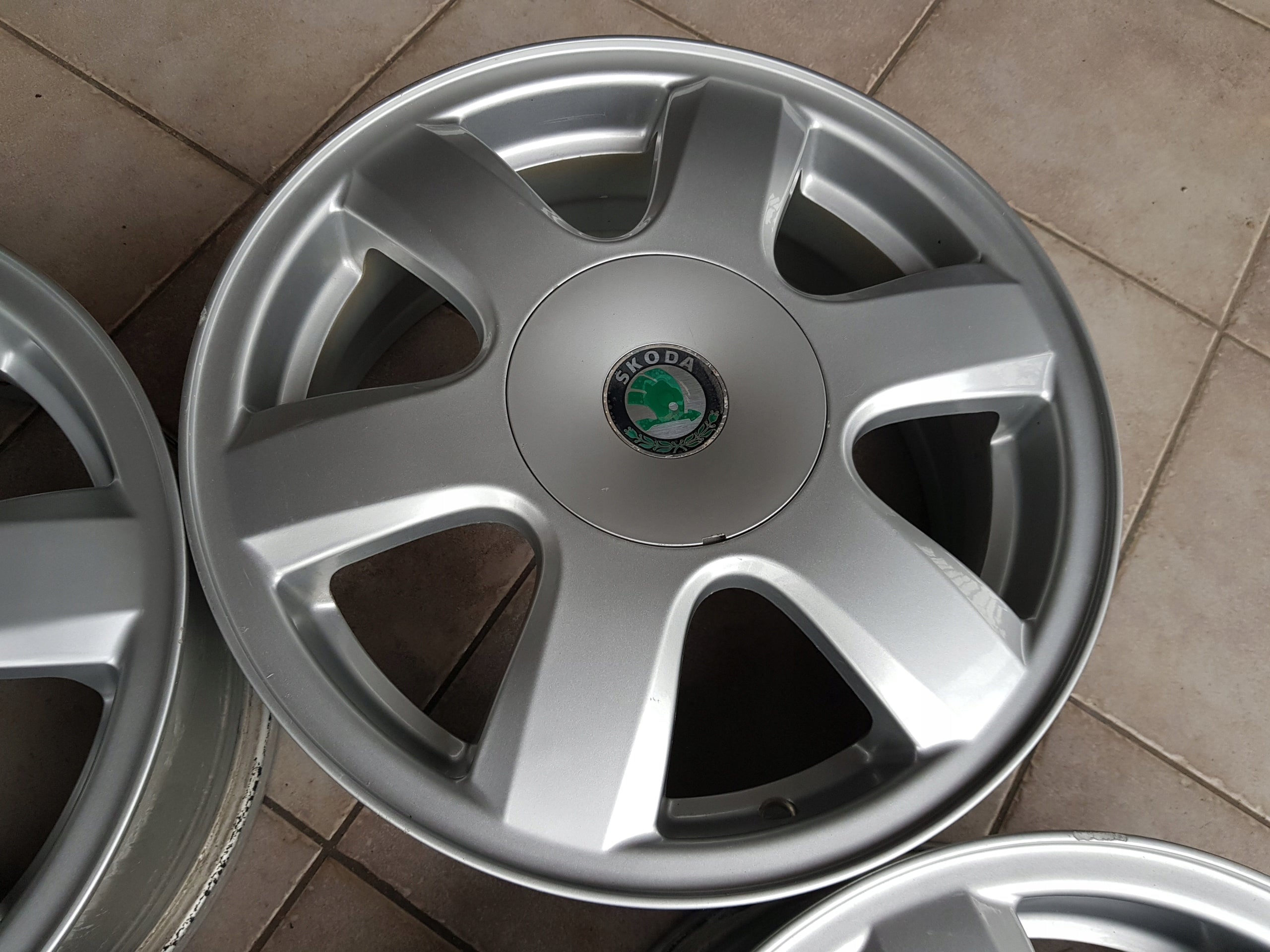 Alu Felge Skoda Octavia Fabia Aluminum rim 15 Zoll 6.0J 5x100 43ET 6Y0601025A