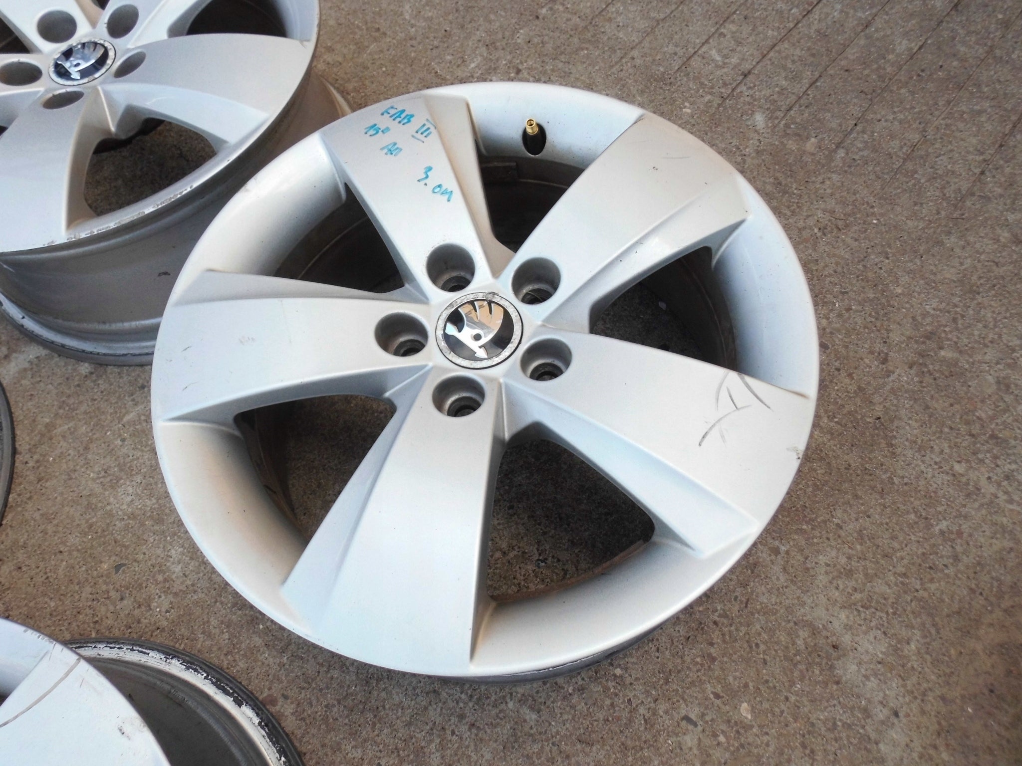 Alu Felge Skoda Roomster Rapid Fabia 15 Zoll 6.0J 5x100 38ET 6V0601025A